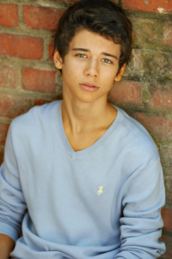 Uriah Shelton - bio and intersting facts about personal life.
