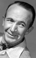 Walter Brennan - bio and intersting facts about personal life.