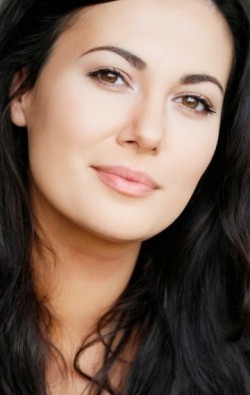 Yasmine Akram - bio and intersting facts about personal life.