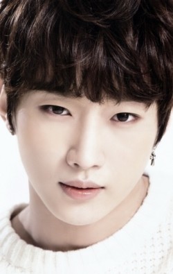 Young Jin - bio and intersting facts about personal life.