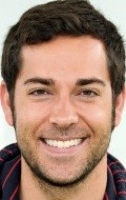 Zachary Levi - bio and intersting facts about personal life.
