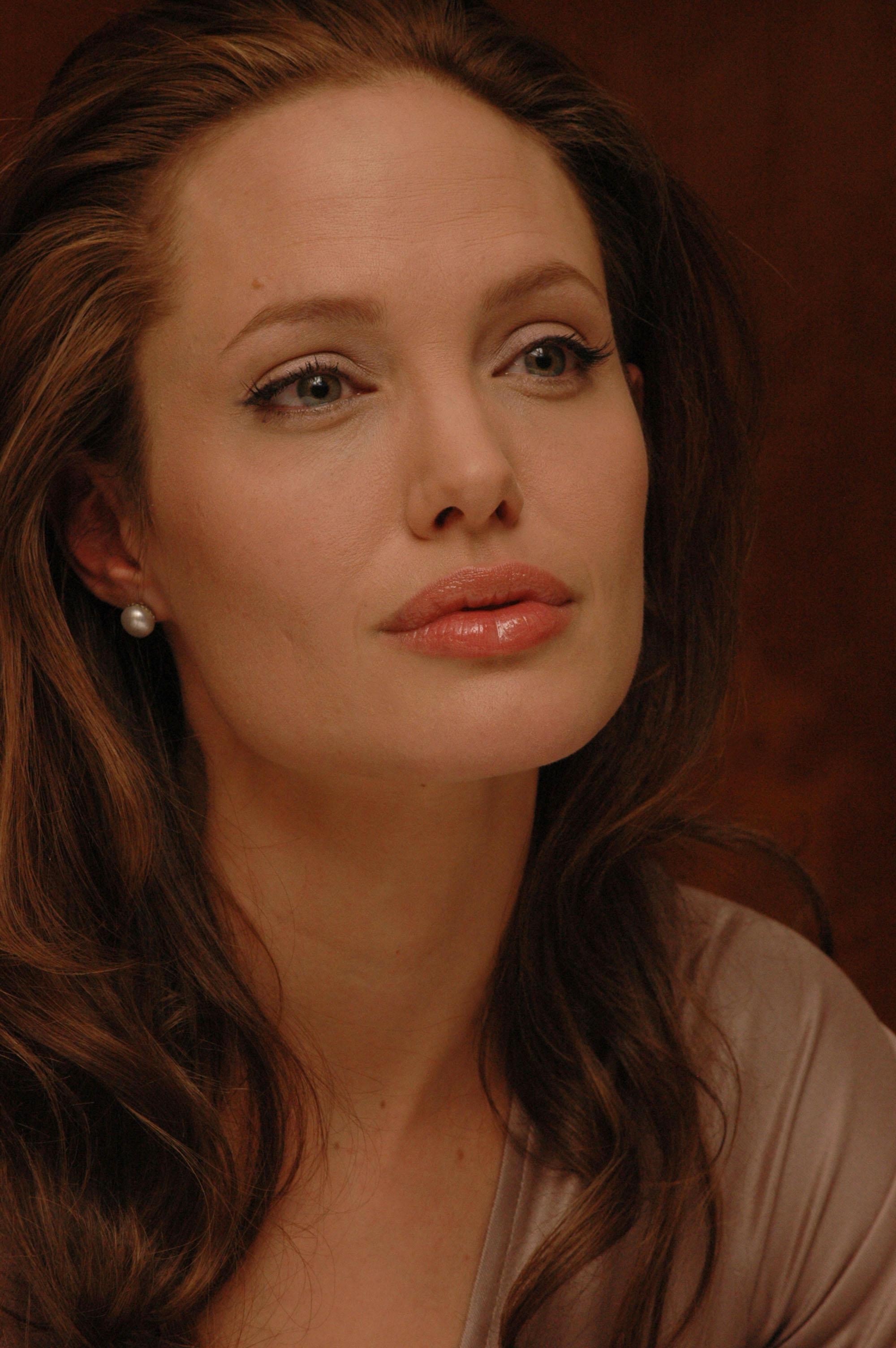 Photo №20209 Angelina Jolie.