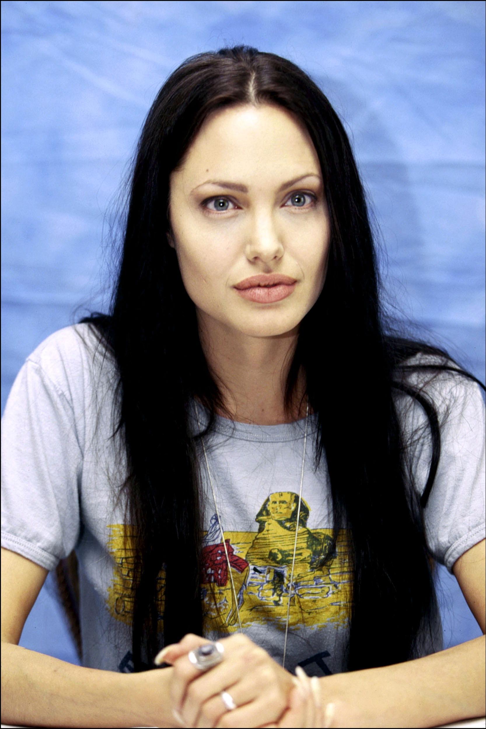 Photo №20253 Angelina Jolie.