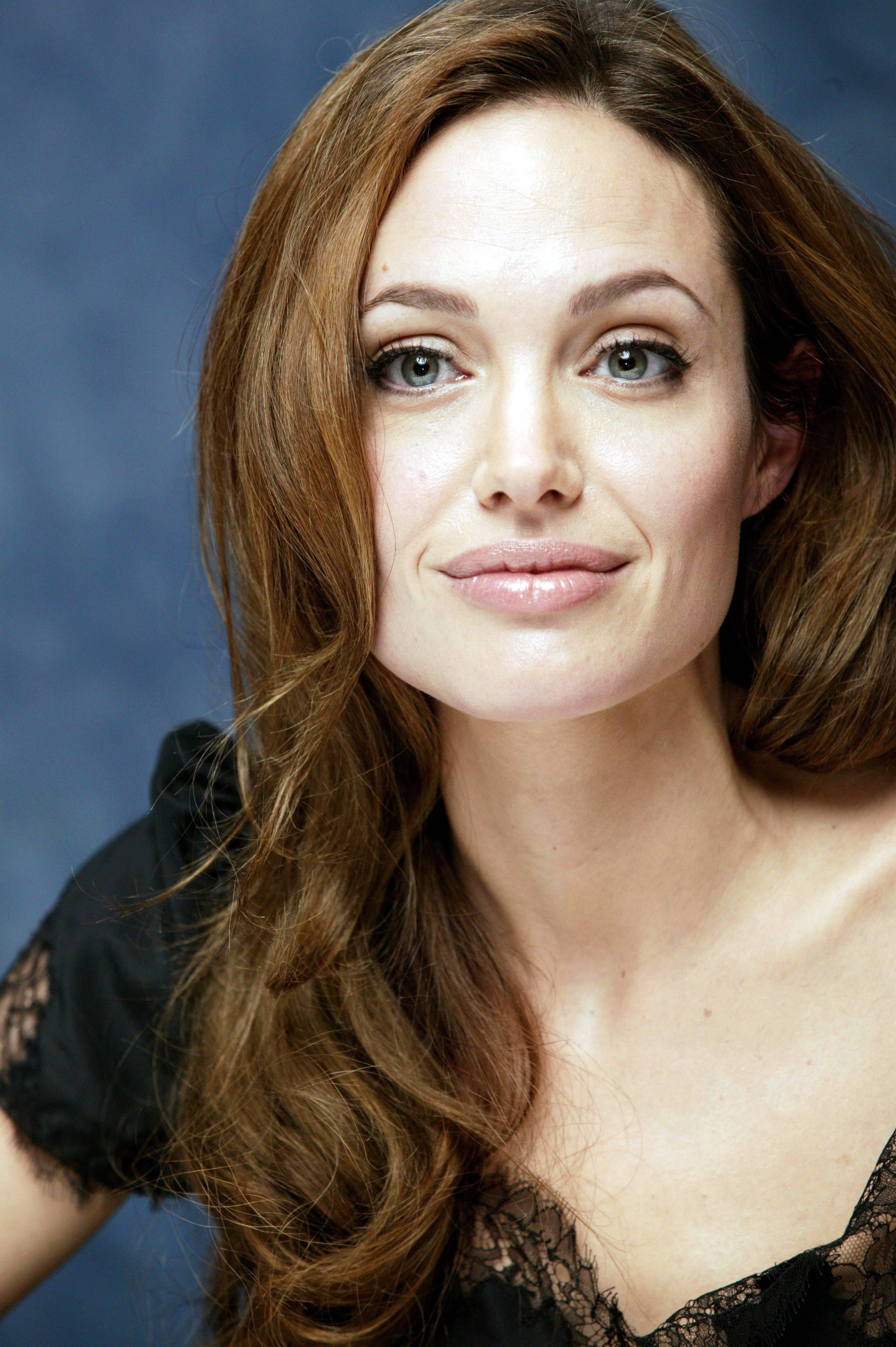 Photo №20137 Angelina Jolie.