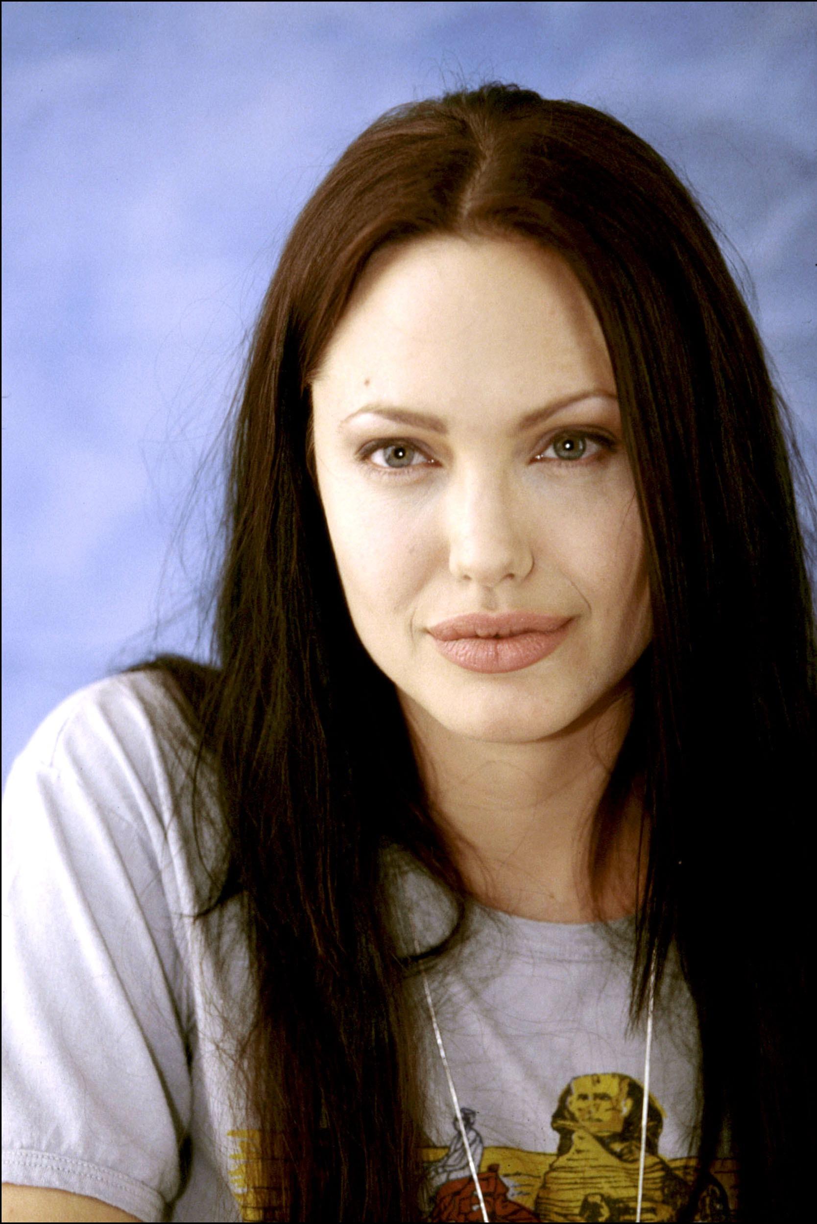 Photo №20254 Angelina Jolie.