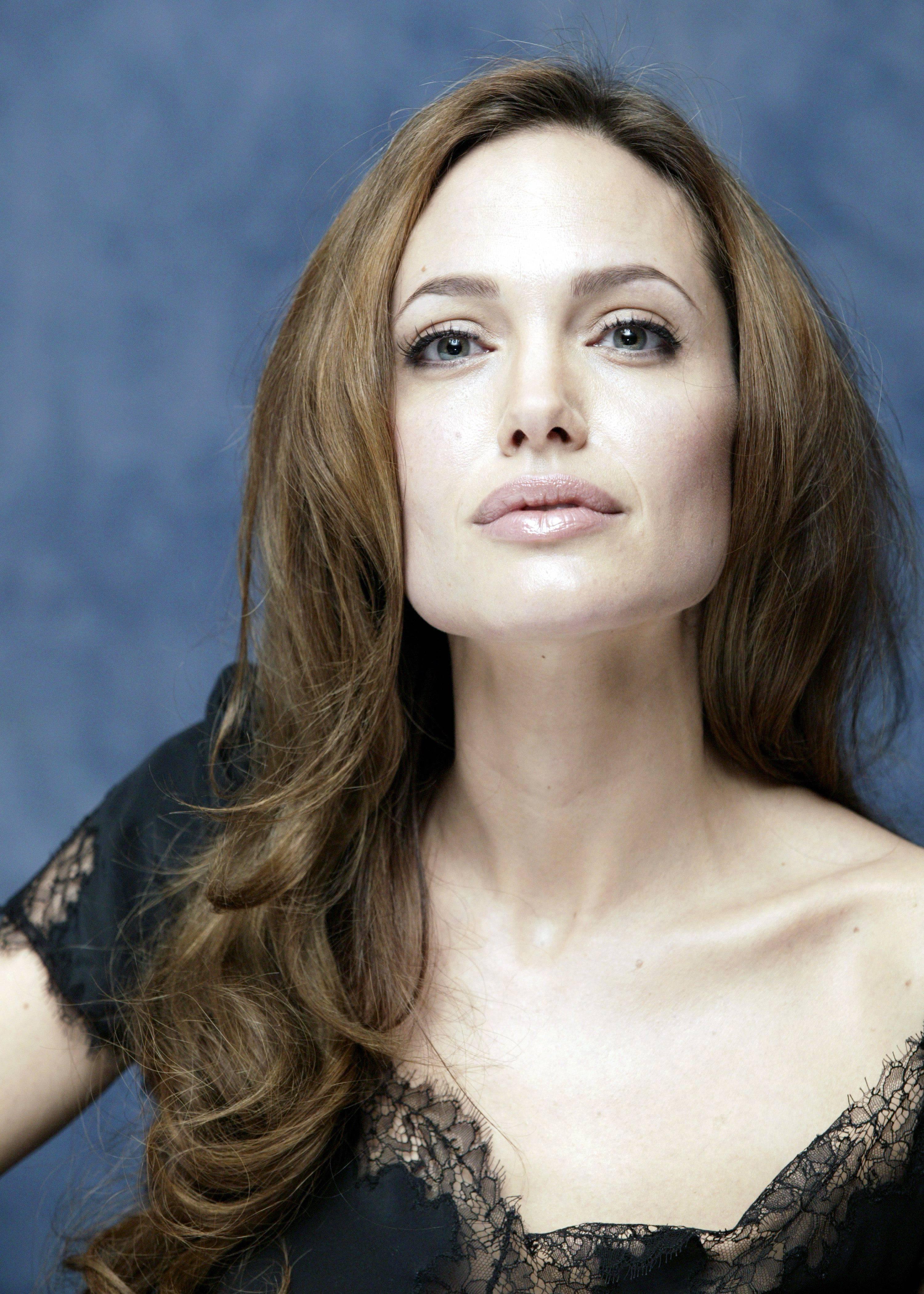 Photo №20139 Angelina Jolie.