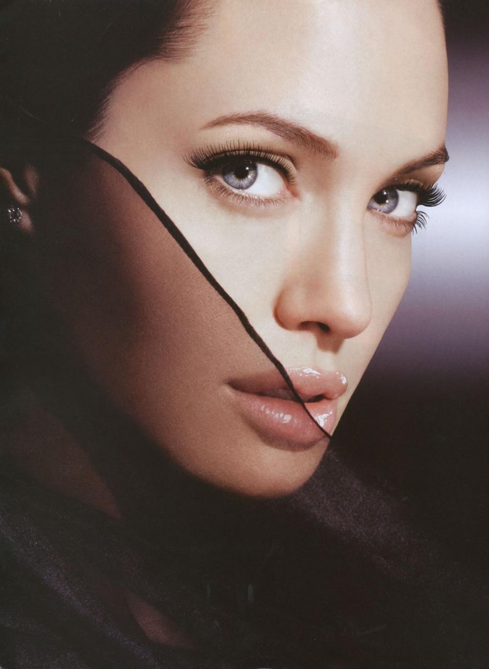 Photo №2365 Angelina Jolie.