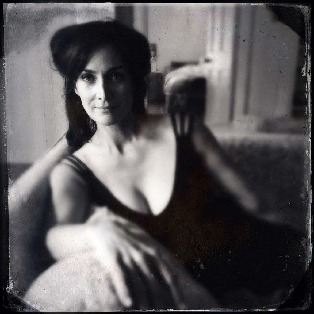 Photo №60968 Carrie-Anne Moss.