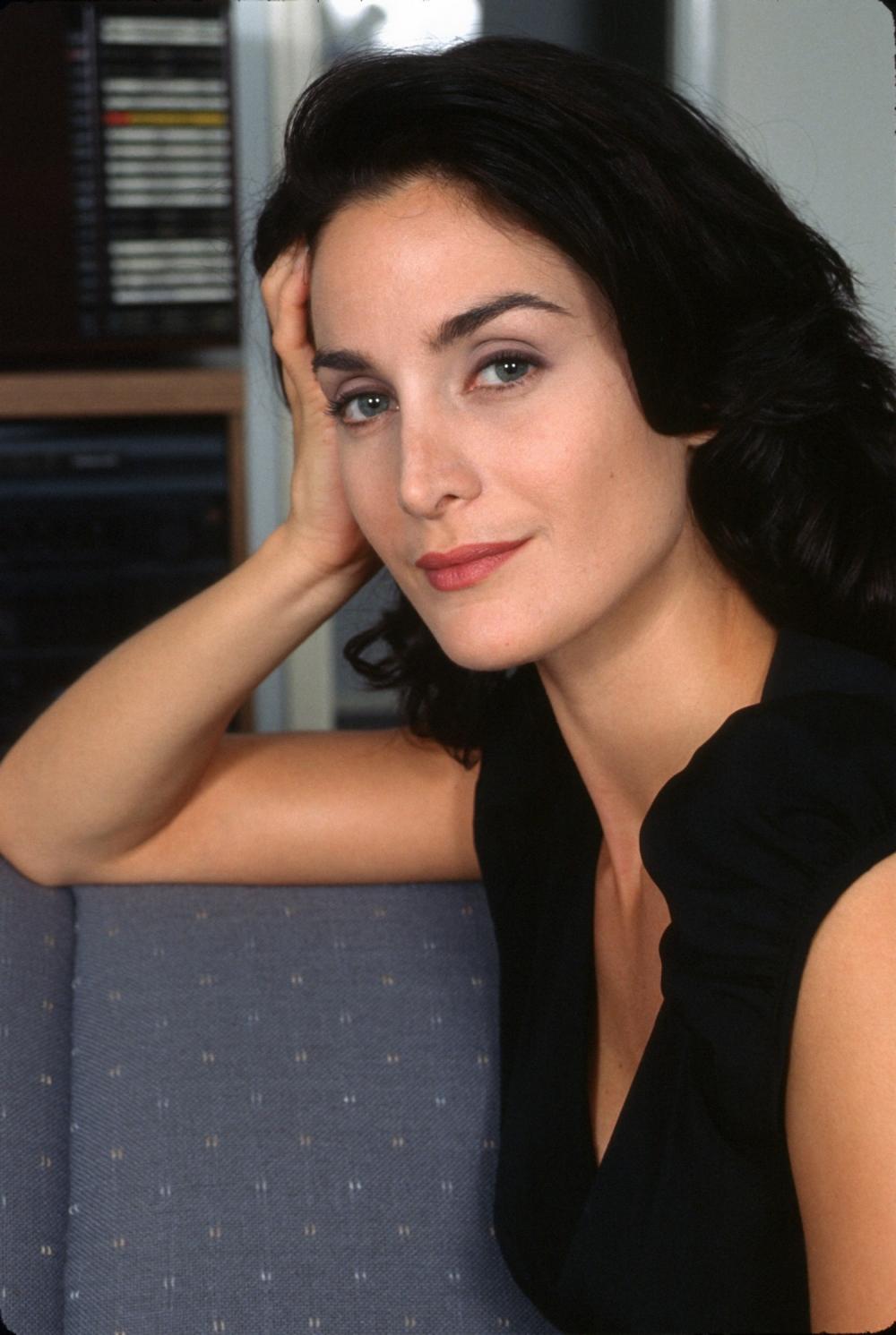 Photo №10091 Carrie-Anne Moss.