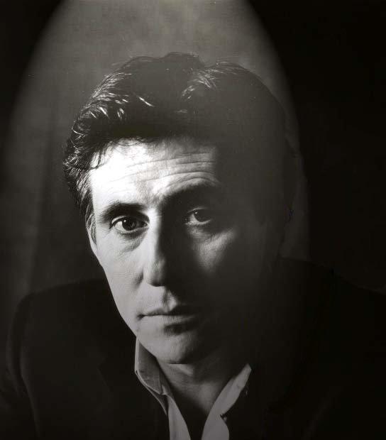 Photo №3432 Gabriel Byrne.