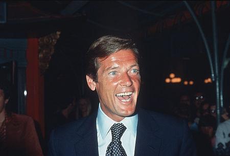 Photo №1681 Roger Moore.