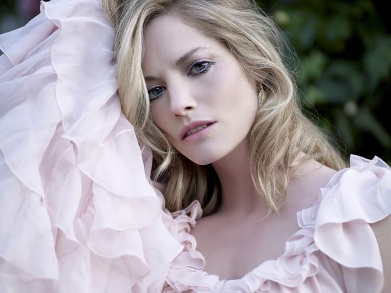 Photo №13607 Sienna Guillory.