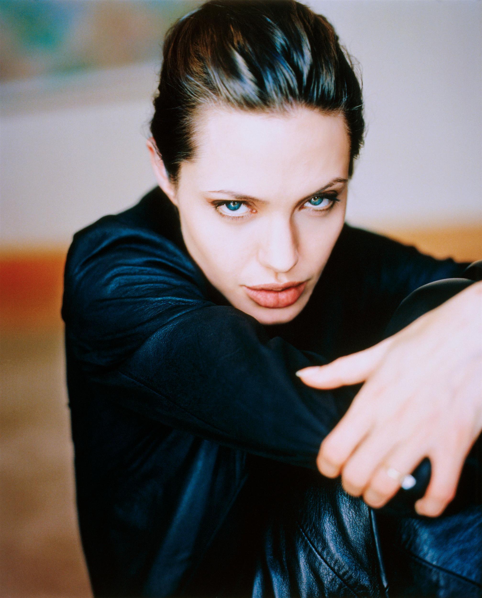 Angelina Jolie wallpaper №7814.