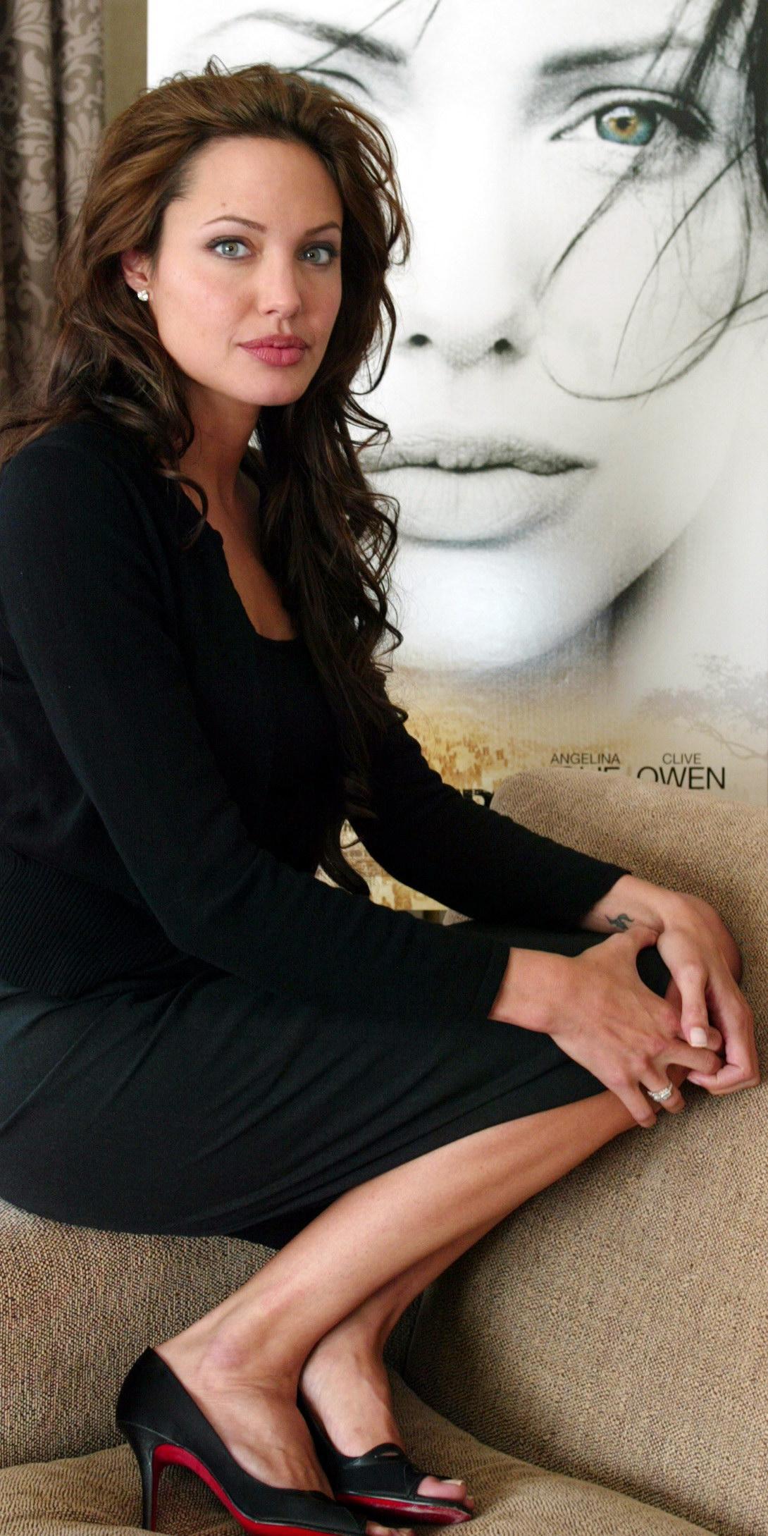 Angelina Jolie wallpaper №7655.