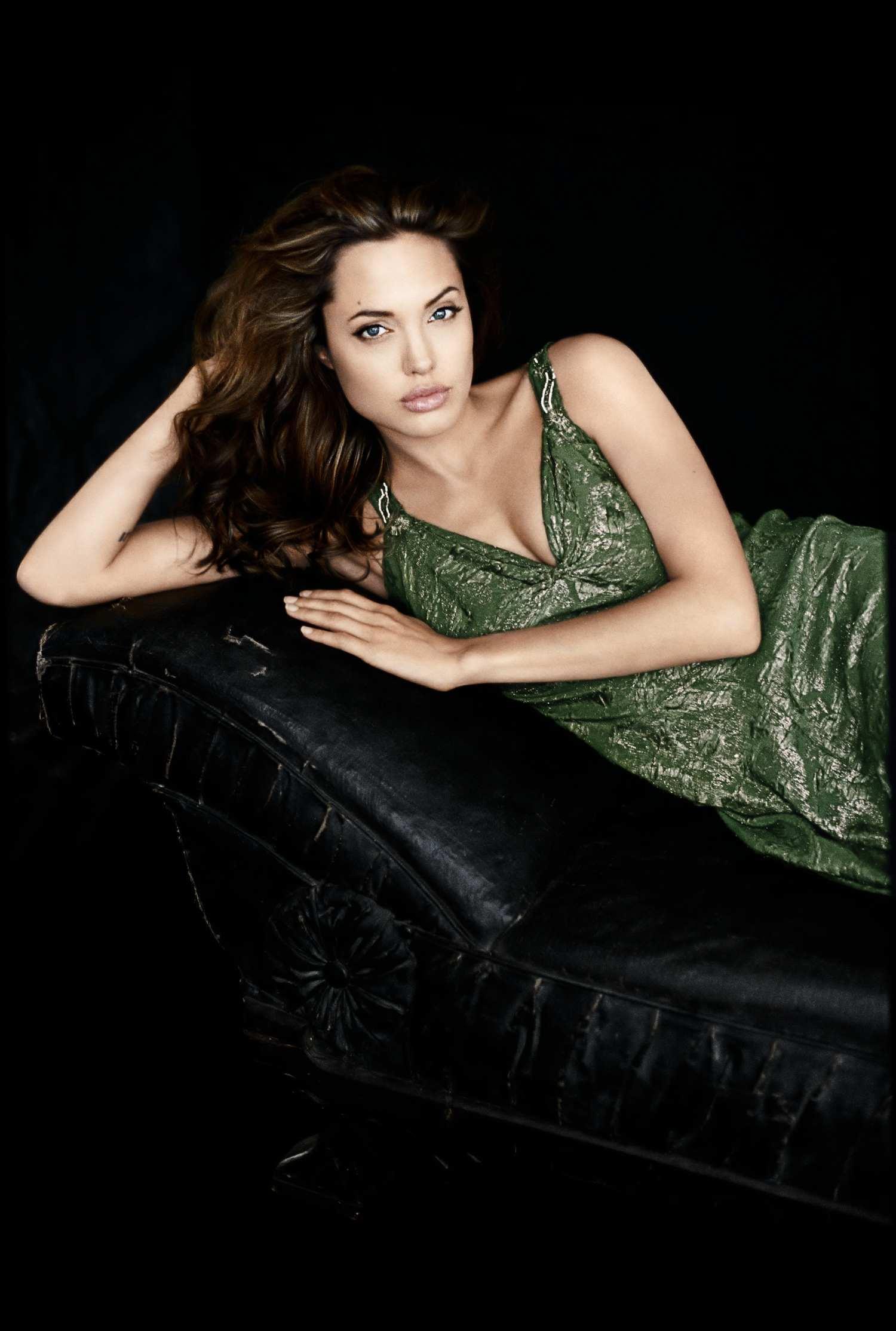 Angelina Jolie wallpaper №7944.