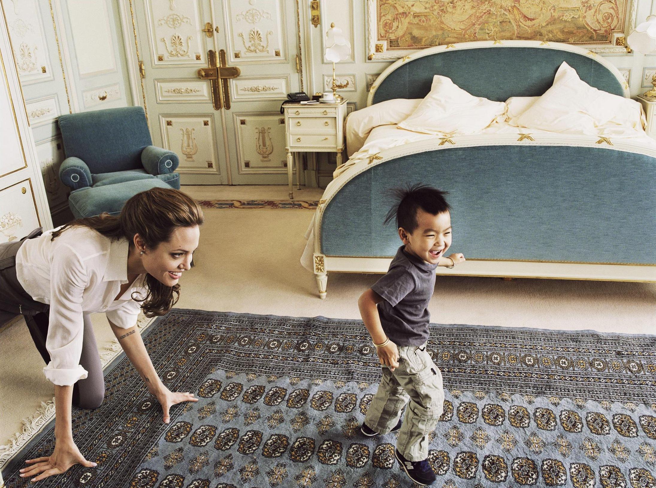 Angelina Jolie wallpaper №7896.