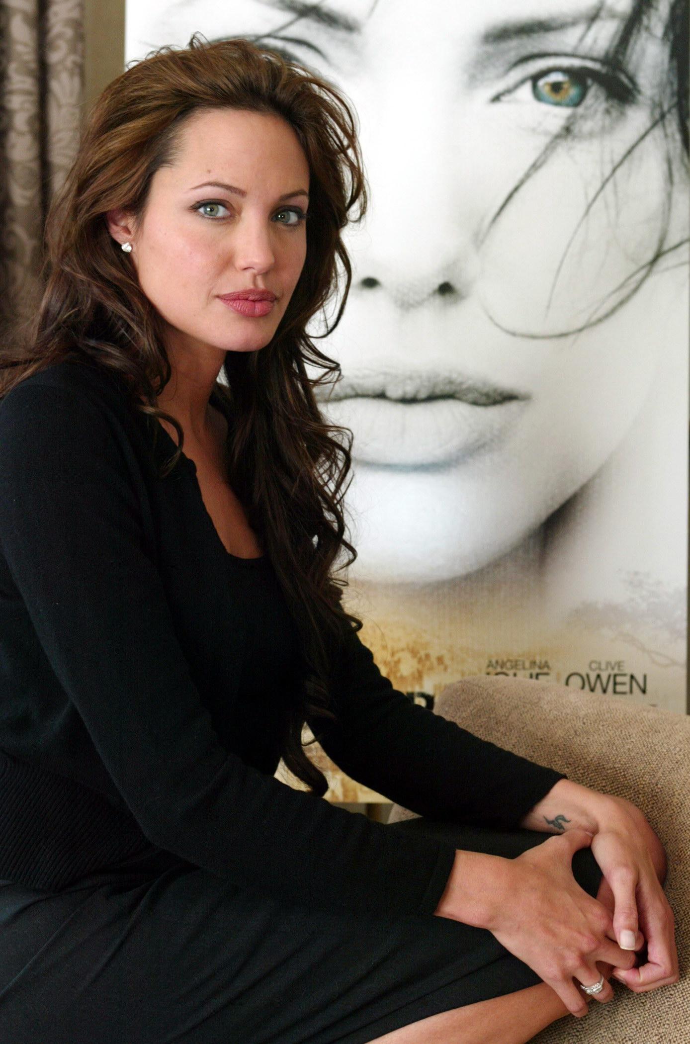 Angelina Jolie wallpaper №7654.