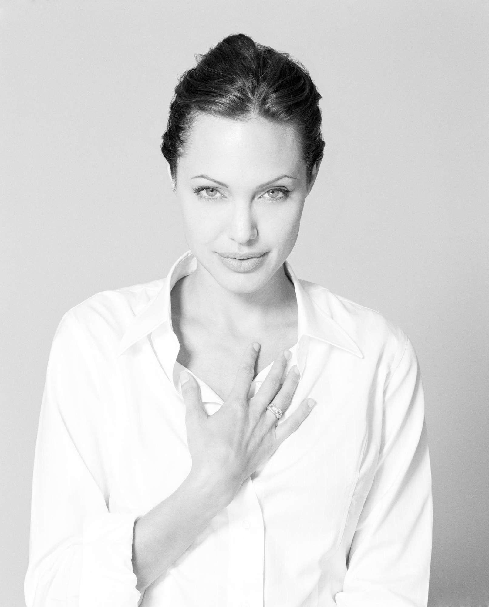 Angelina Jolie wallpaper №7573.
