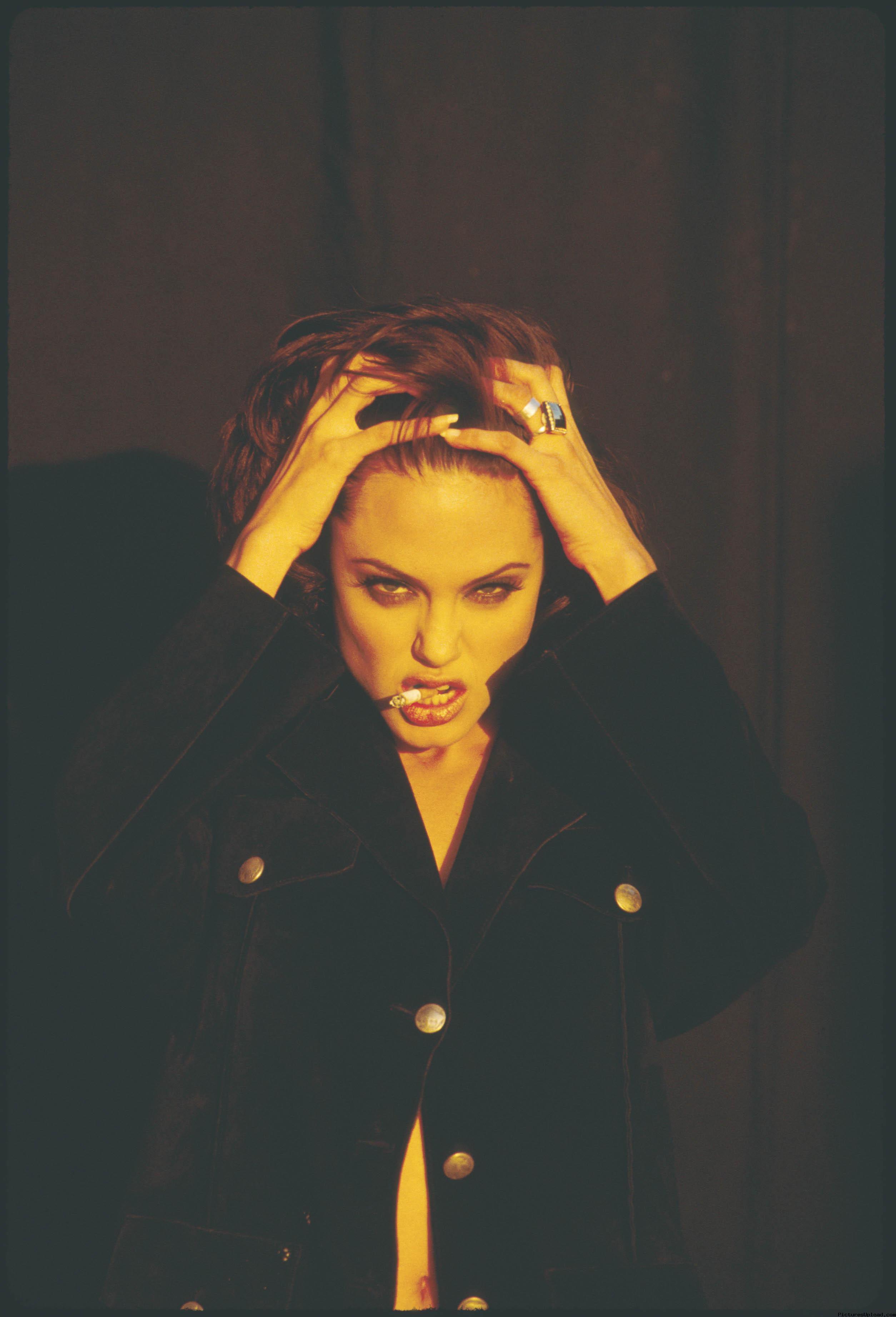 Angelina Jolie wallpaper №7794.