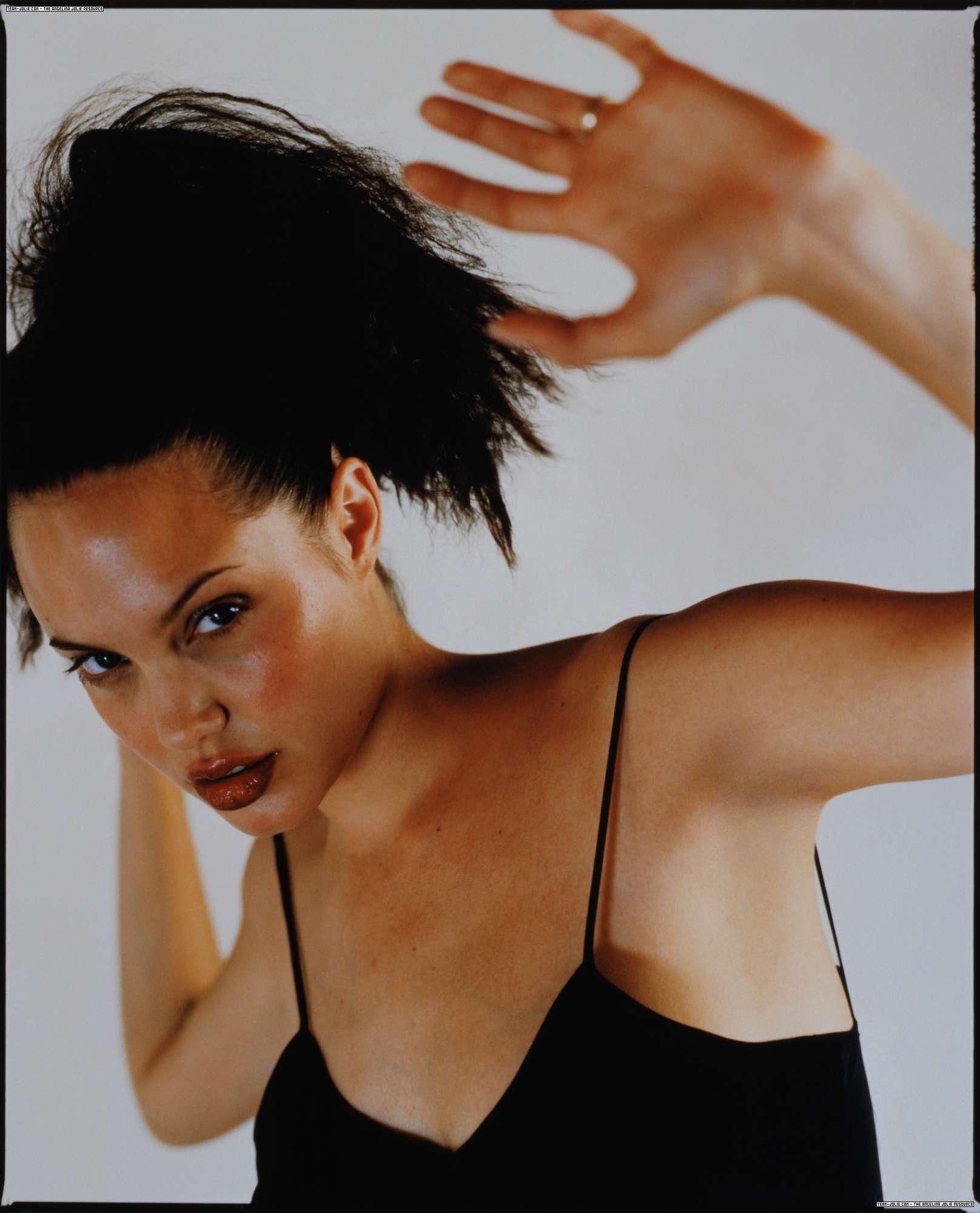 Angelina Jolie wallpaper №7784.