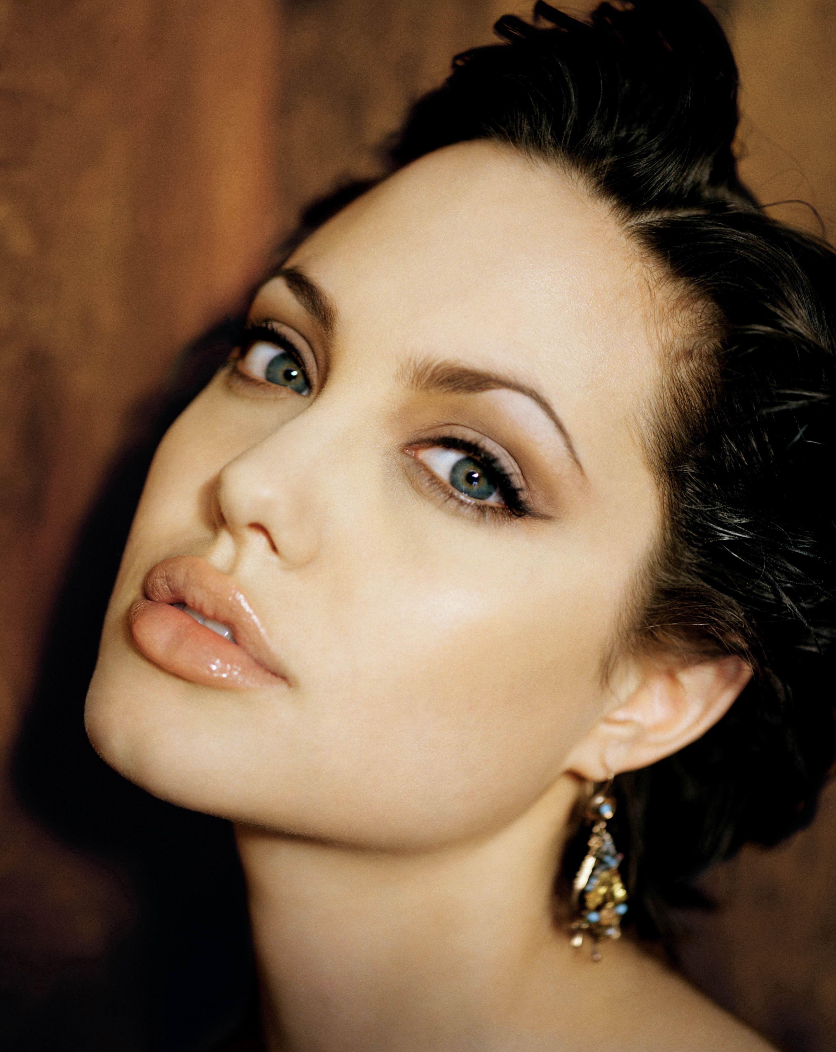 Angelina Jolie wallpaper №7625.