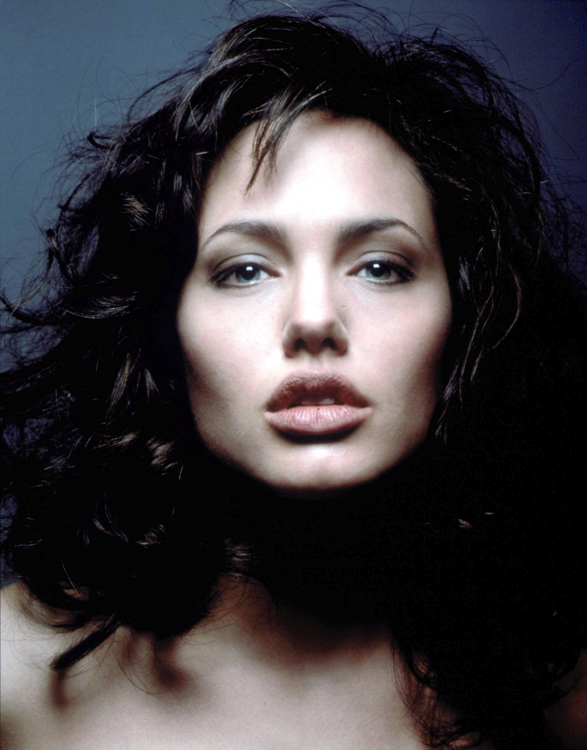 Angelina Jolie wallpaper №7822.