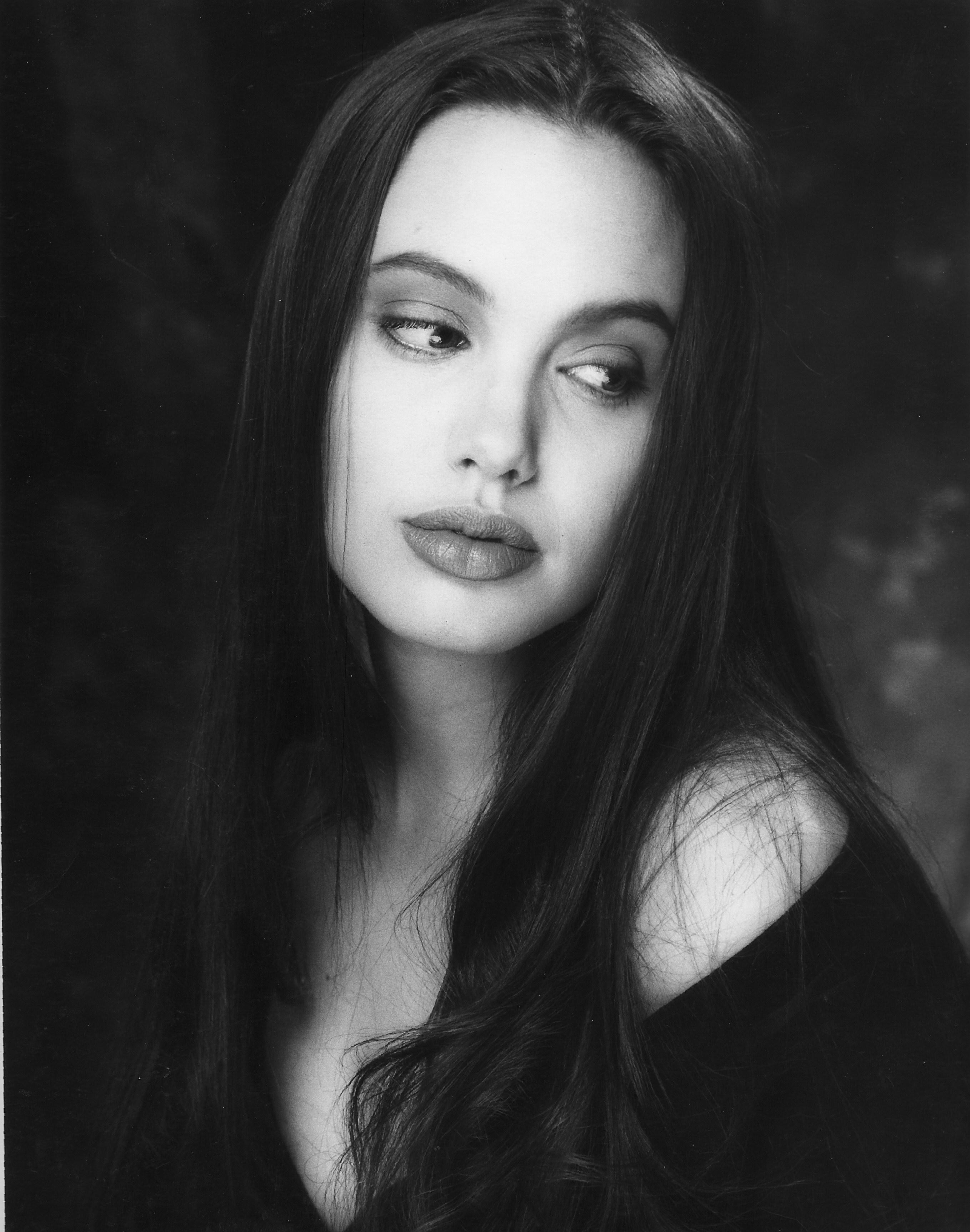 Angelina Jolie wallpaper №7836.