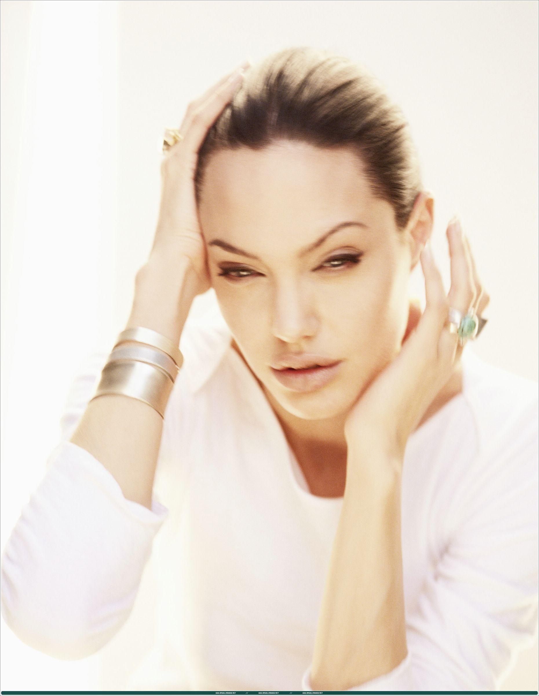 Angelina Jolie wallpaper №7668.