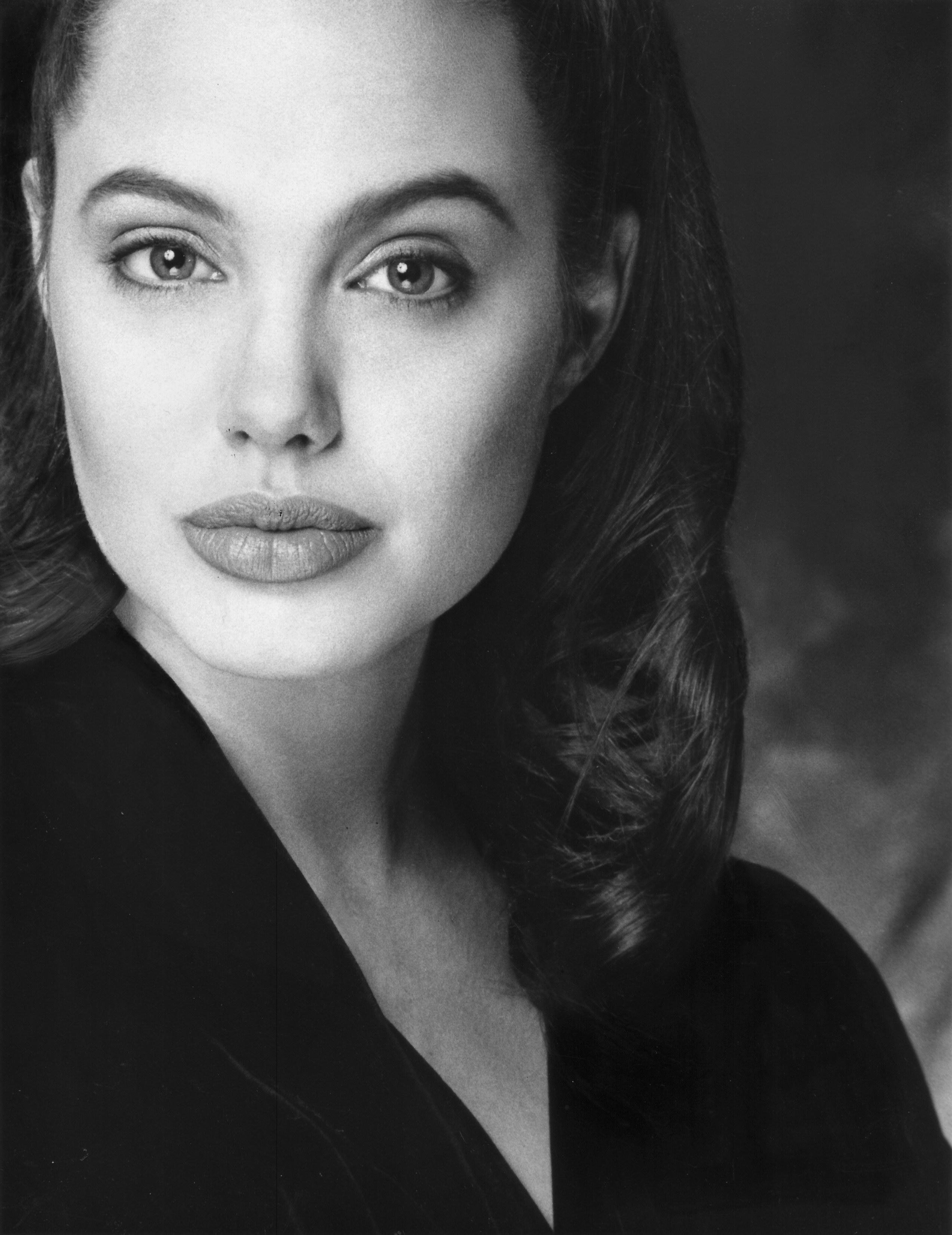 Angelina Jolie wallpaper №7835.