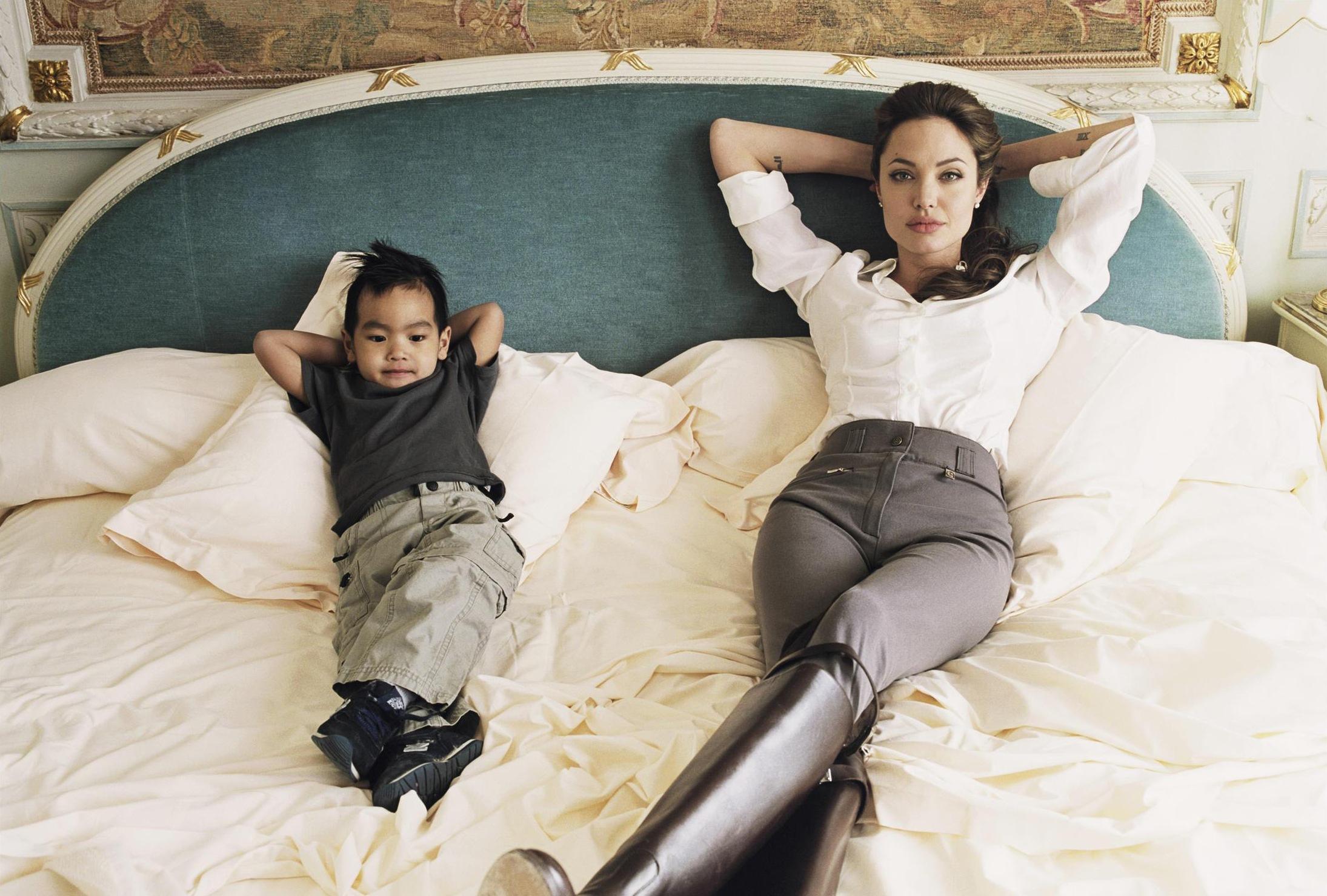 Angelina Jolie wallpaper №7903.