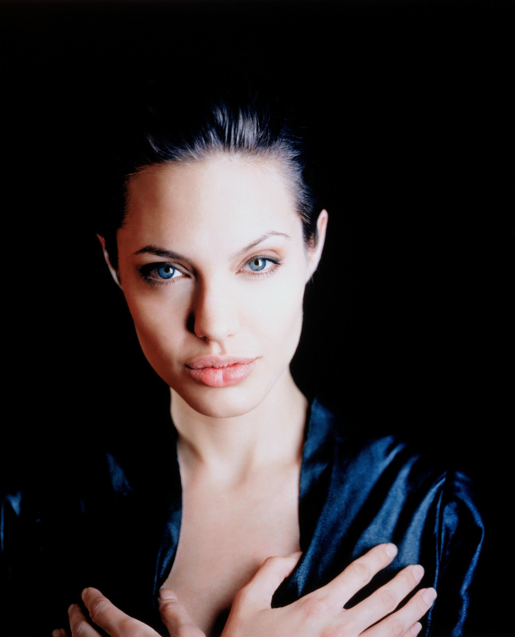 Angelina Jolie wallpaper №7815.