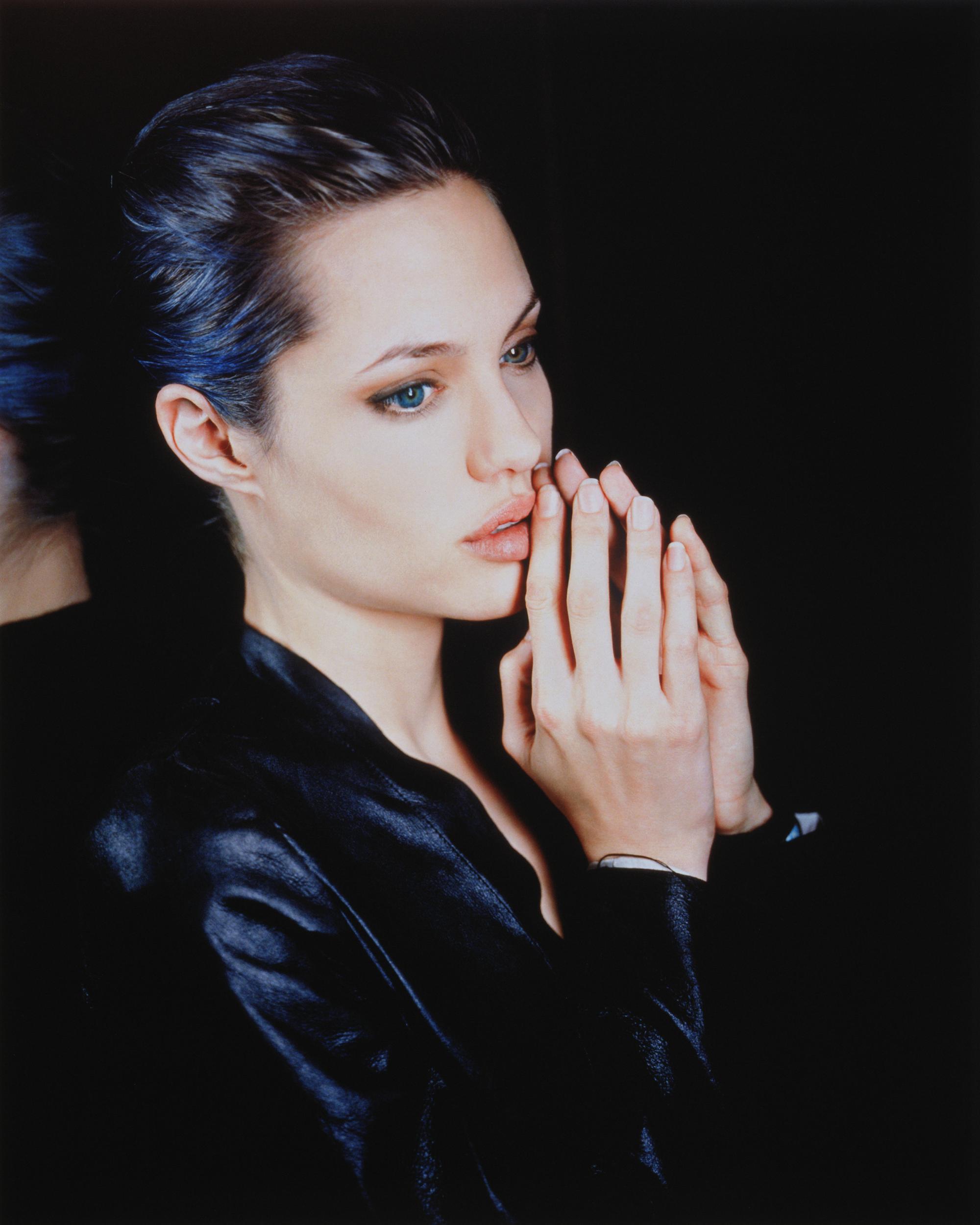Angelina Jolie wallpaper №7813.