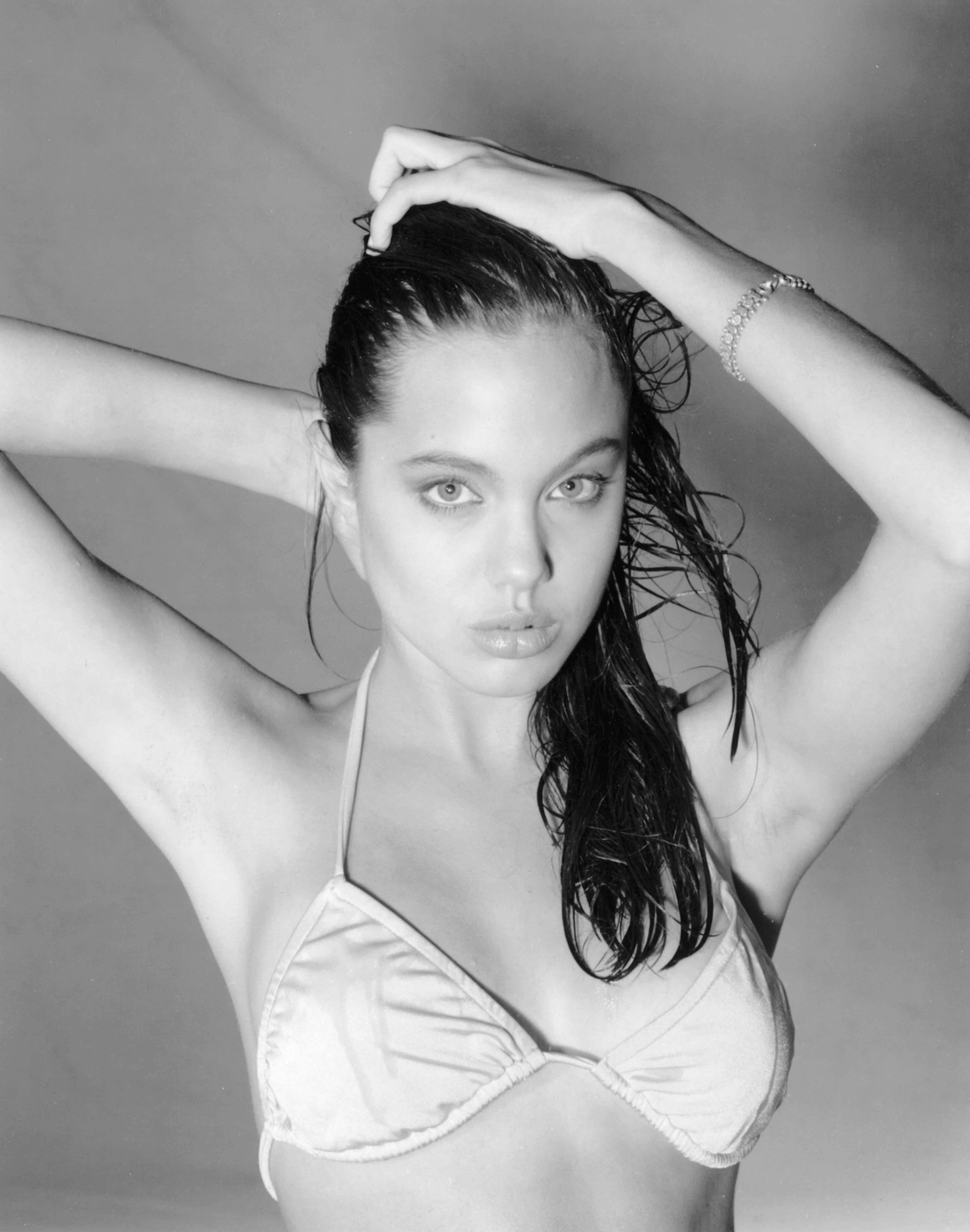 Angelina Jolie wallpaper №7807.
