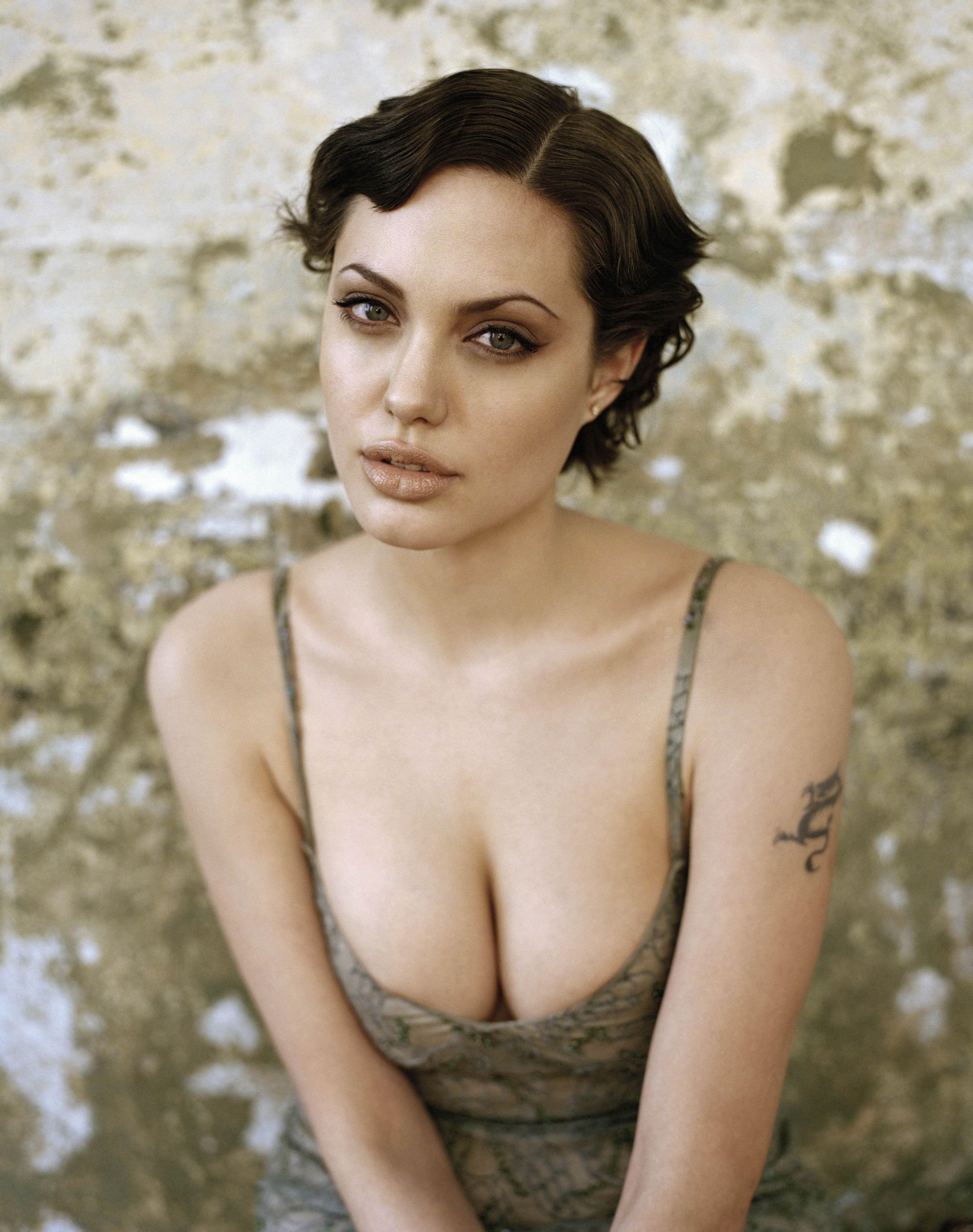 Angelina Jolie wallpaper №7631.