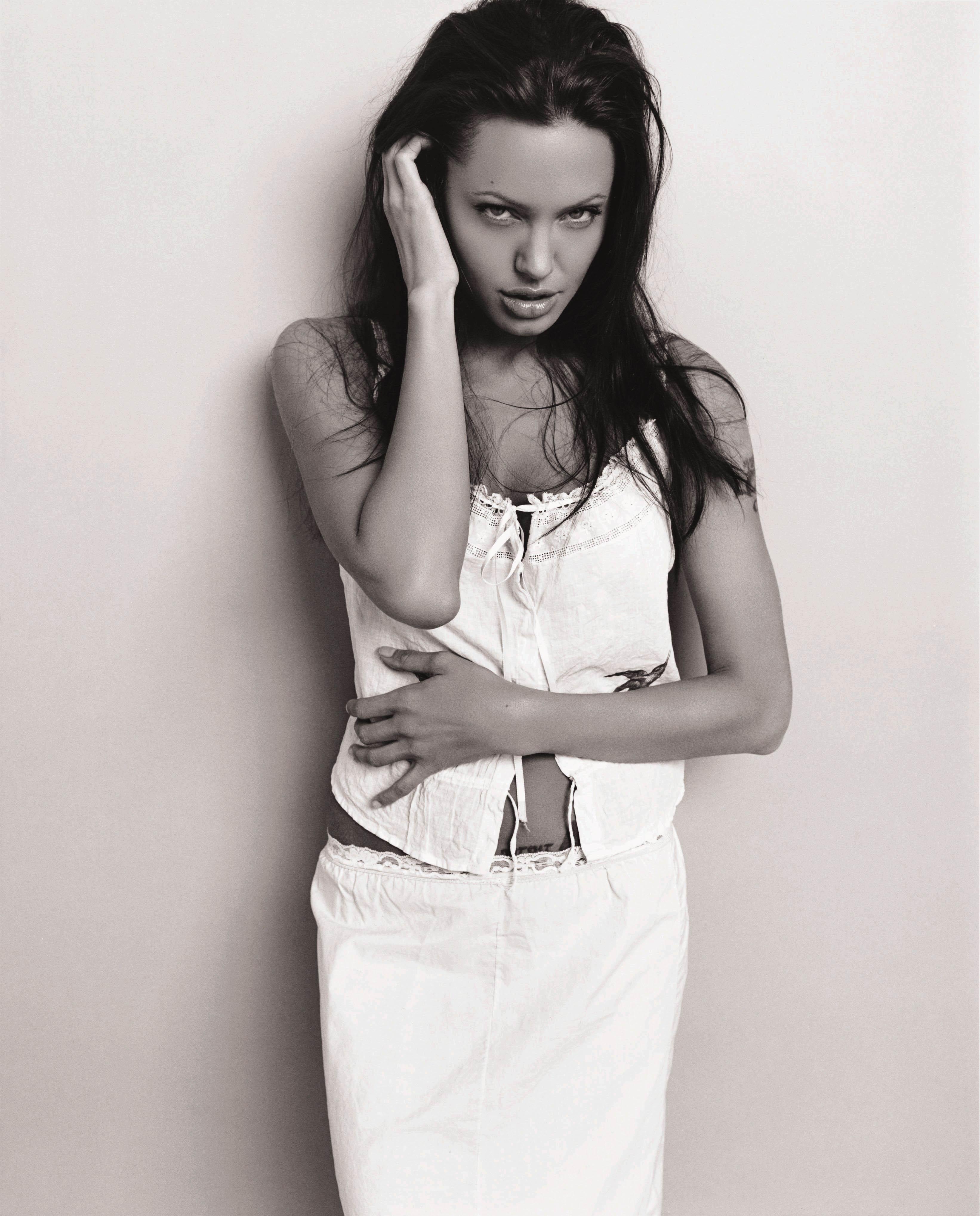 Angelina Jolie wallpaper №7937.