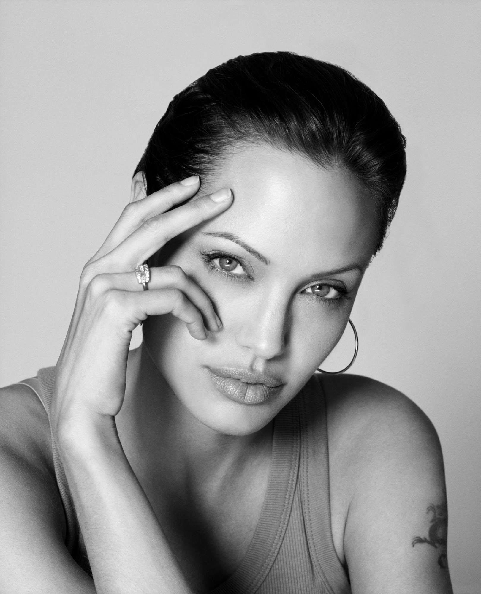 Angelina Jolie wallpaper №7559.