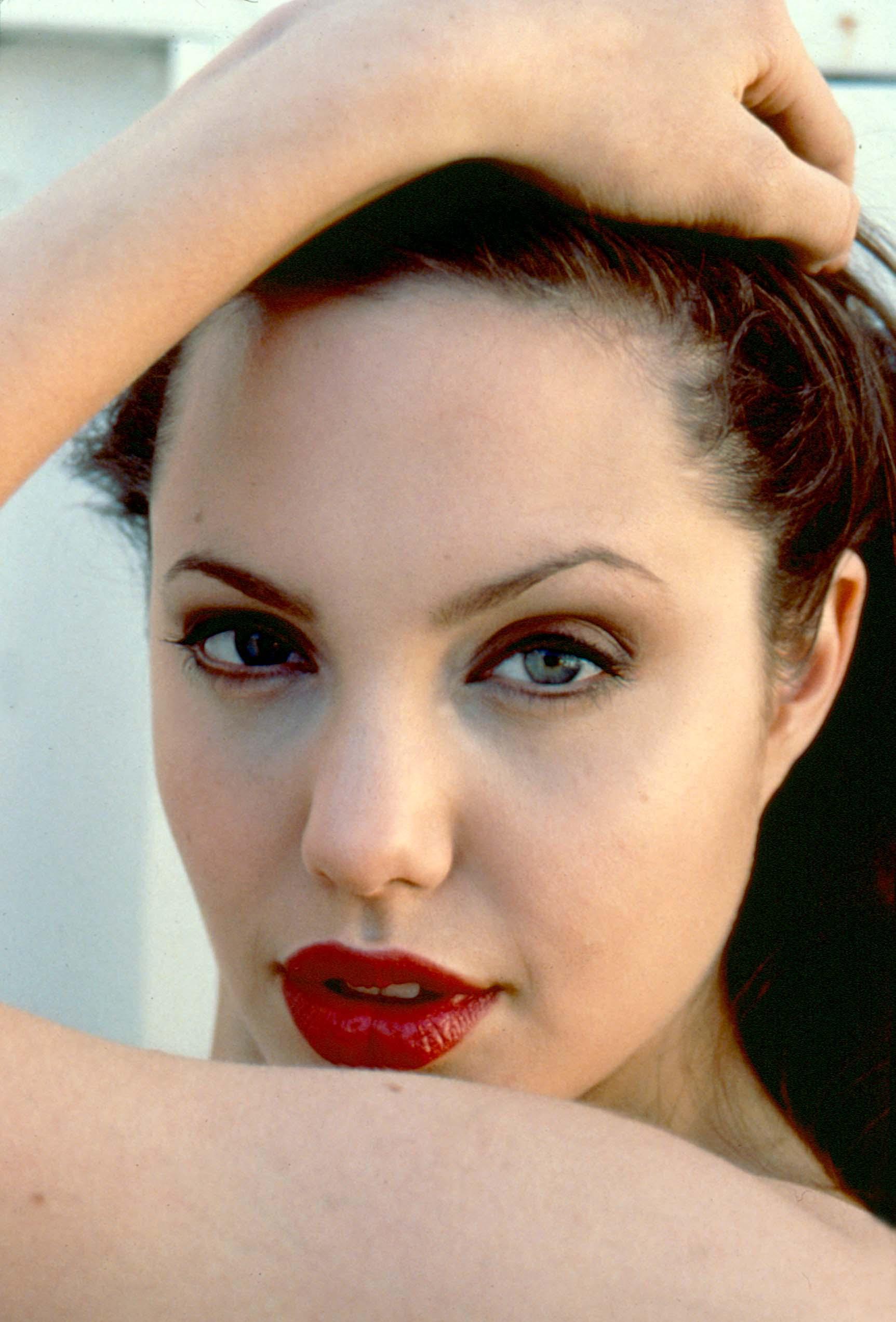 Angelina Jolie wallpaper №7622.