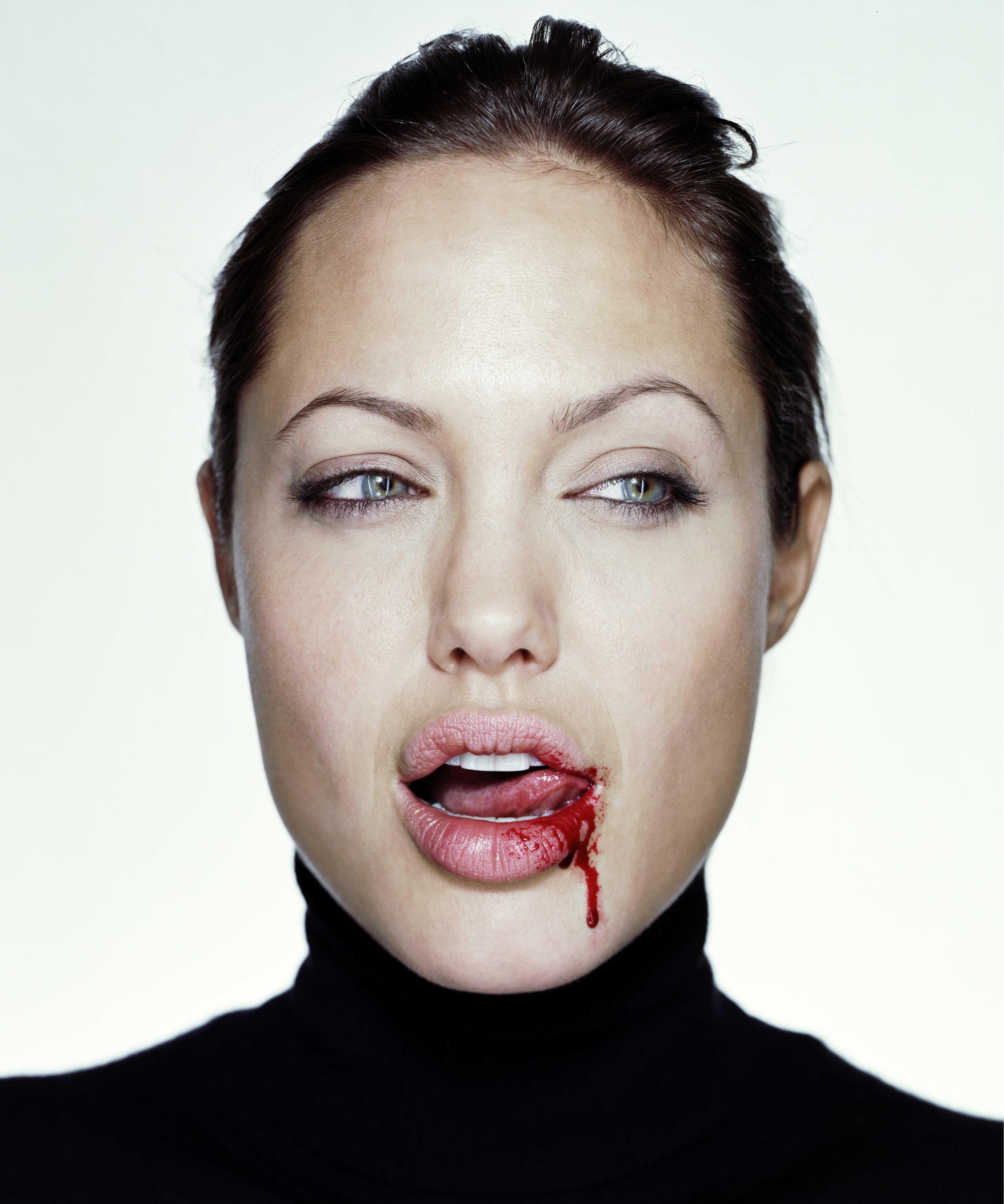 Angelina Jolie wallpaper №7923.