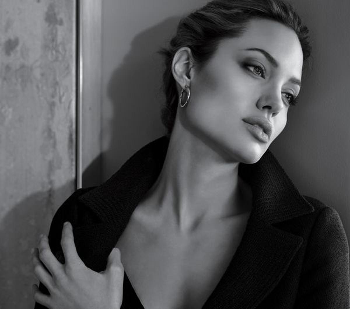 Angelina Jolie wallpaper №7971.