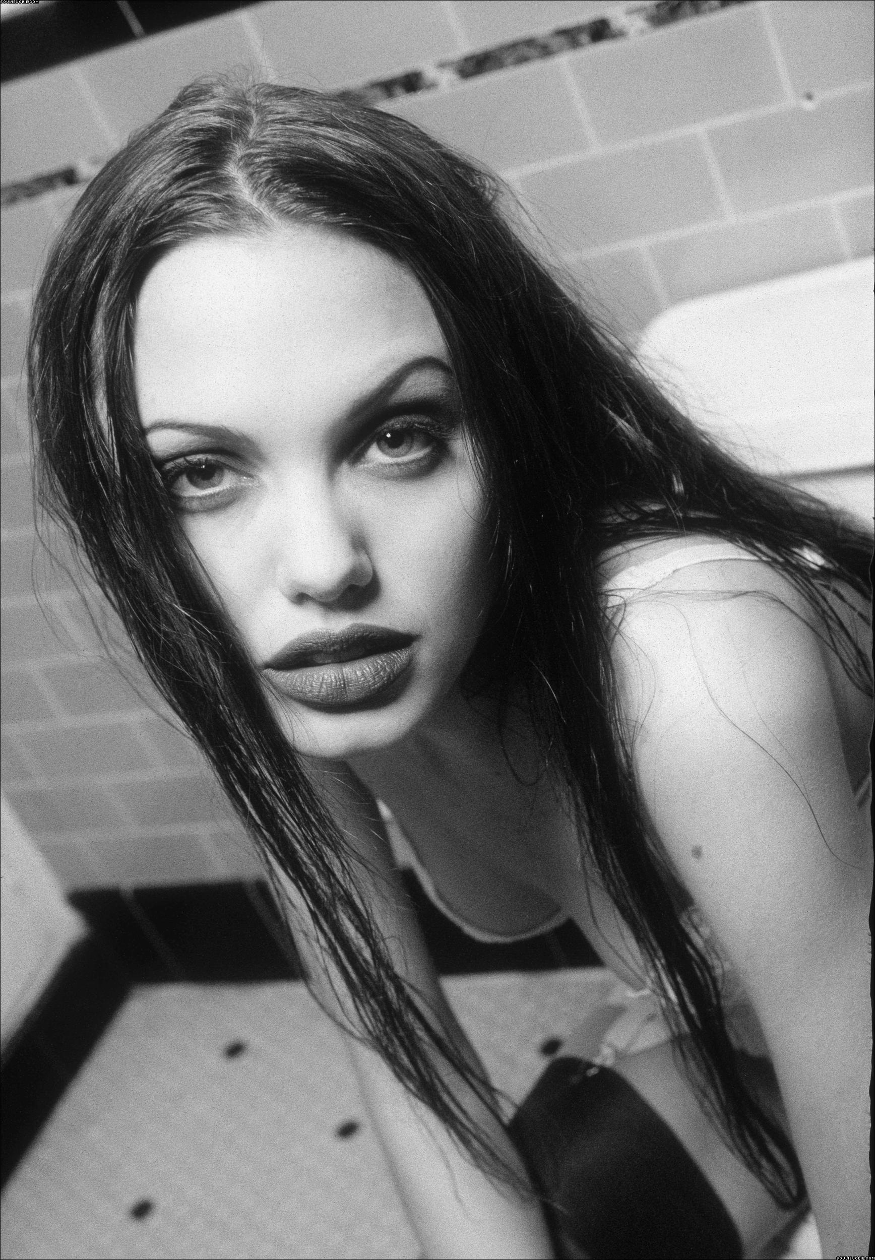 Angelina Jolie wallpaper №7678.