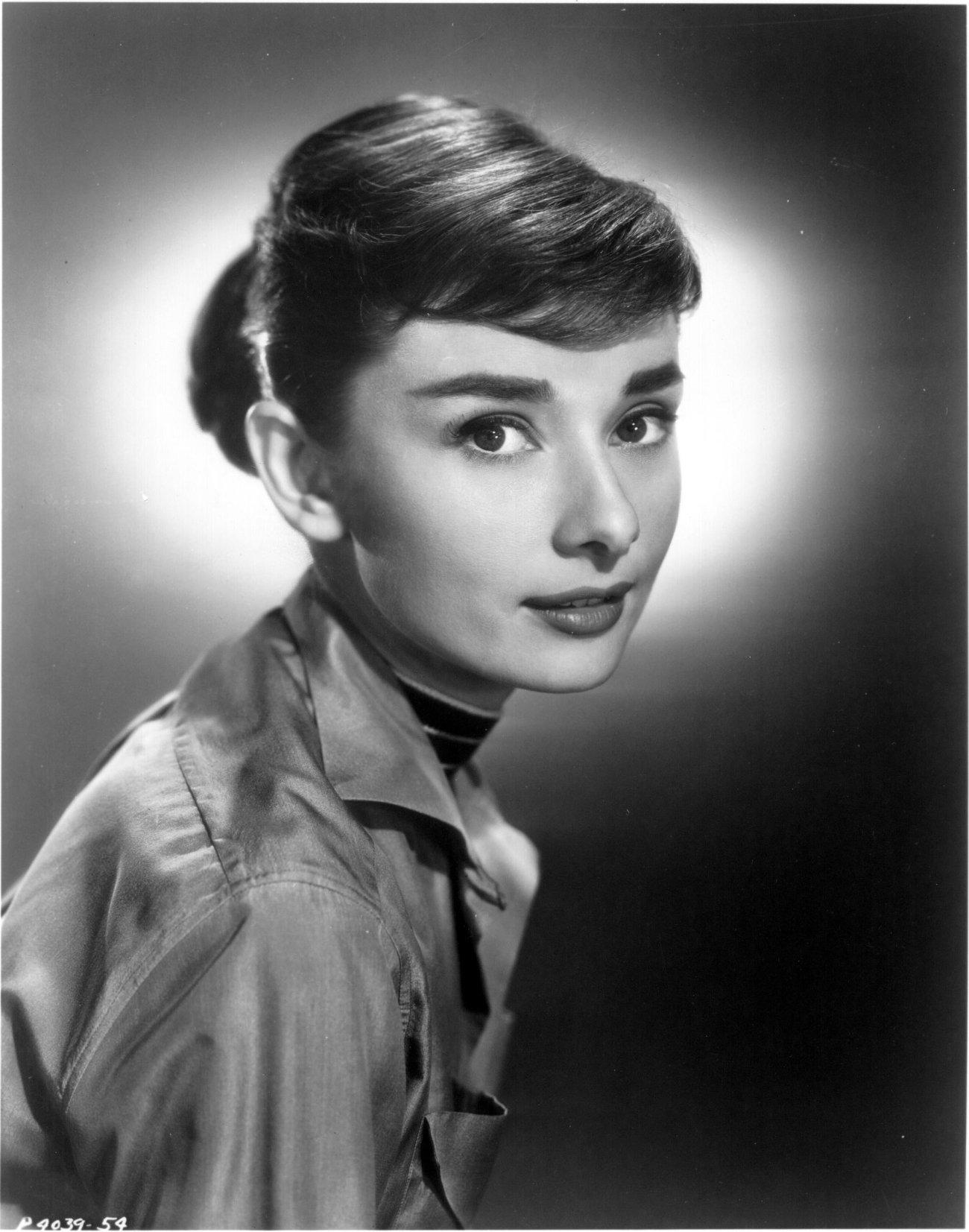 Audrey Hepburn wallpaper №11062.
