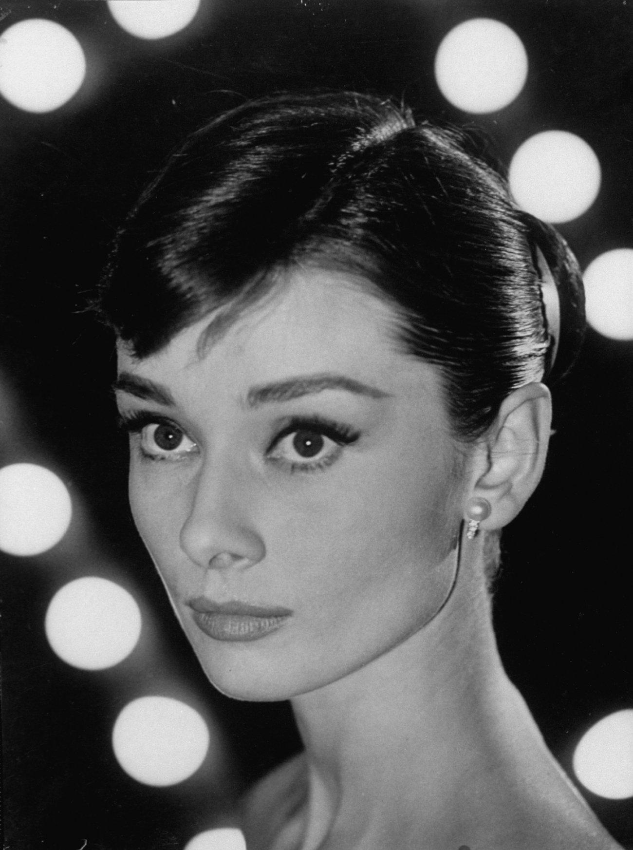 Audrey Hepburn wallpaper №11001.