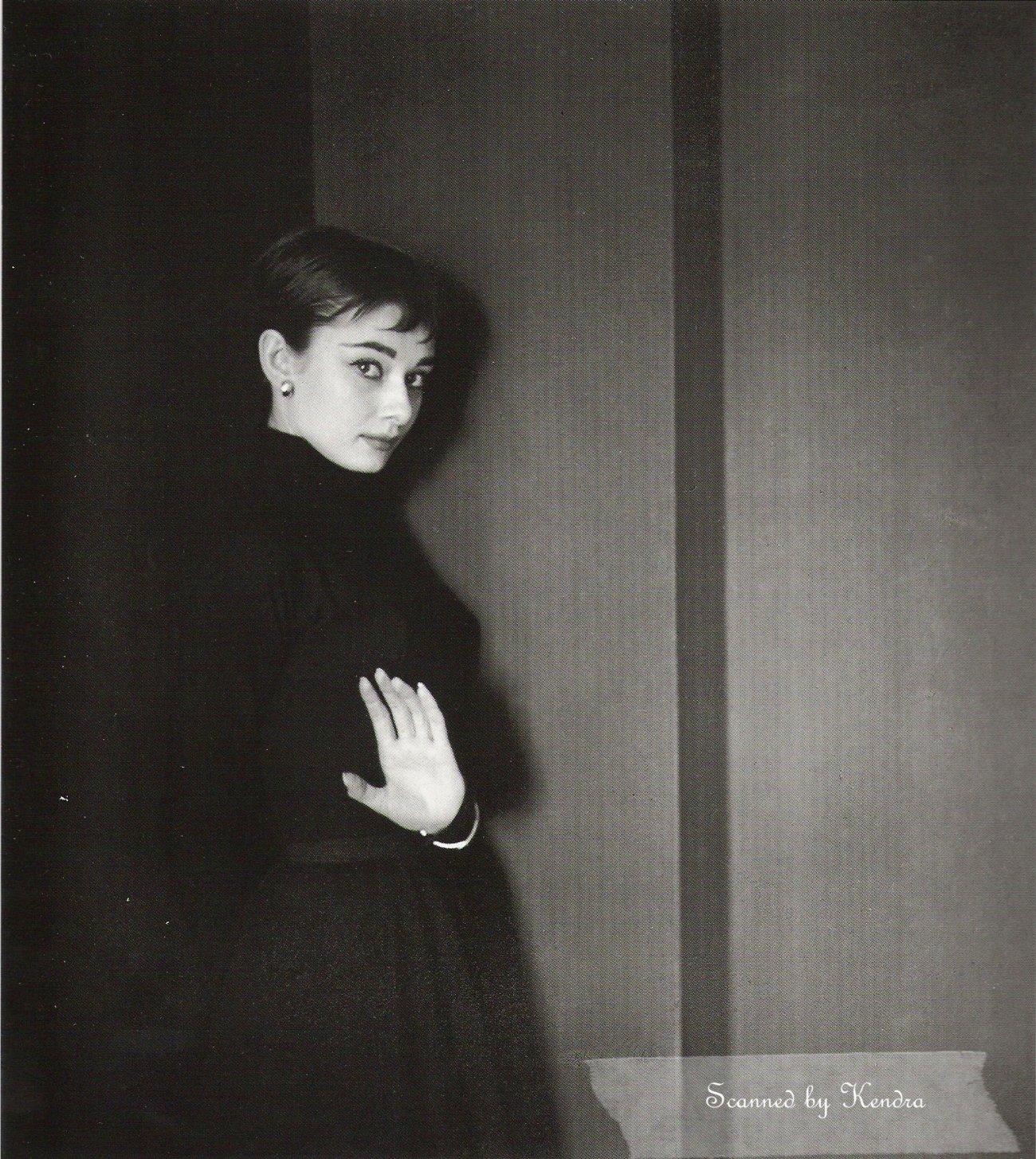 Audrey Hepburn wallpaper №11023.
