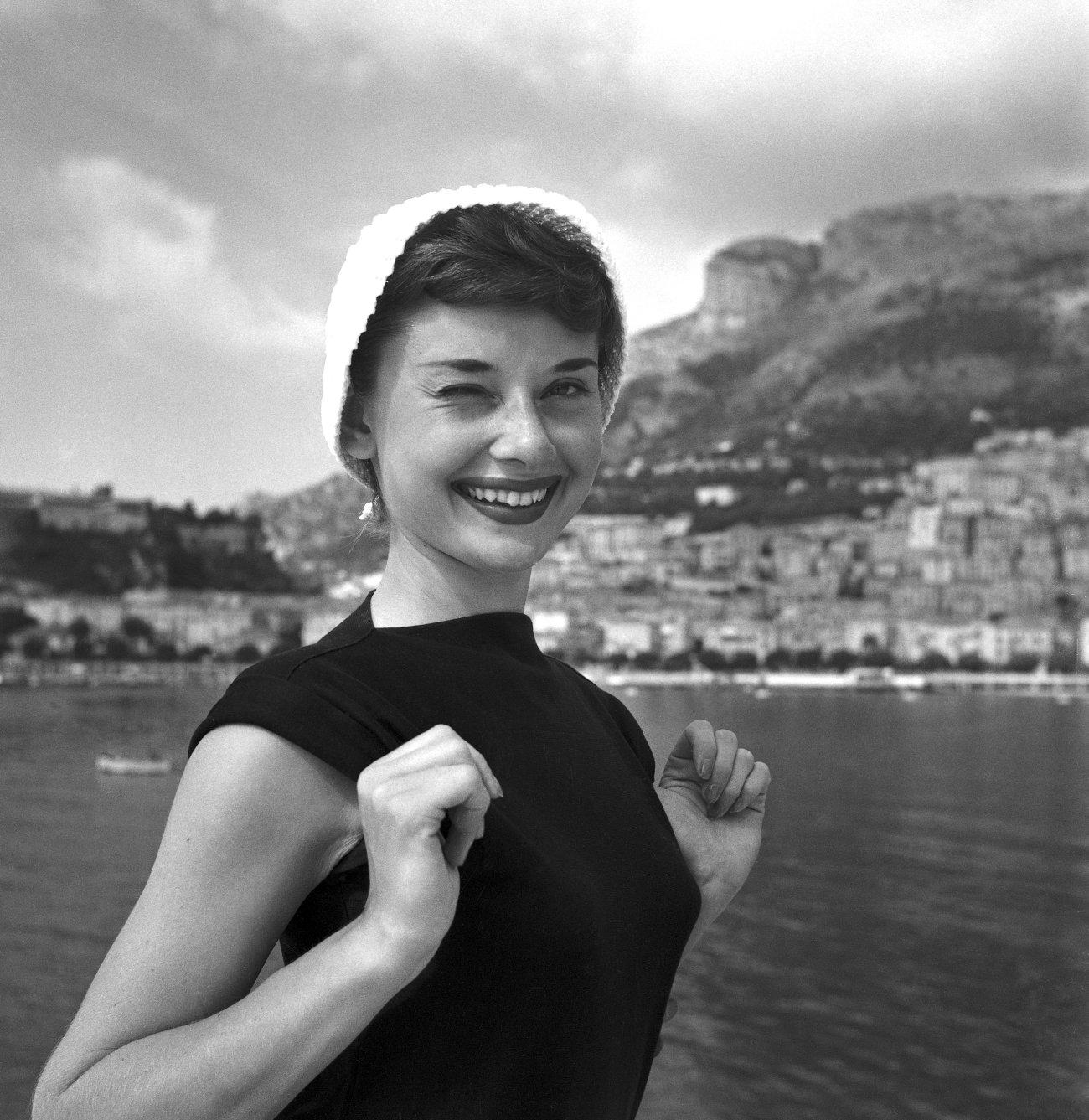 Audrey Hepburn wallpaper №10999.