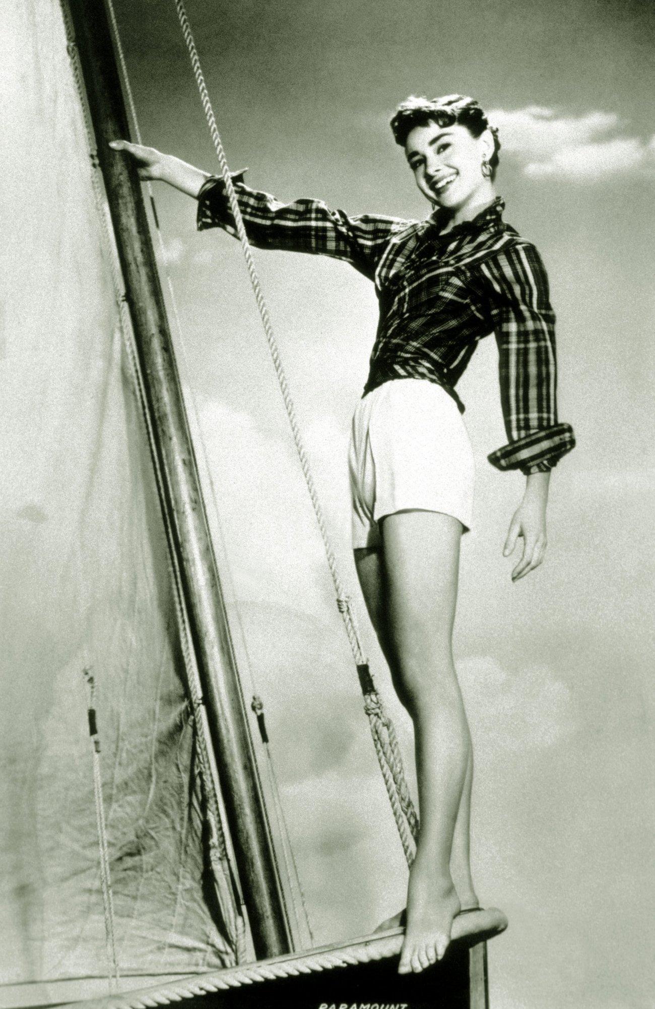 Audrey Hepburn wallpaper №11017.