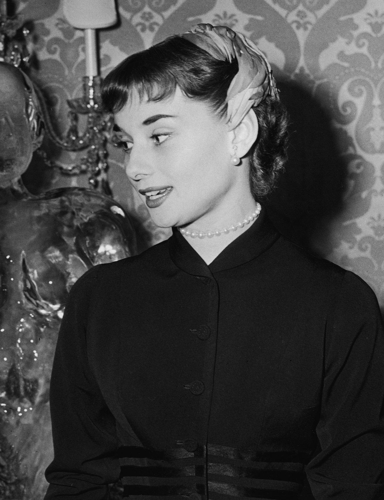 Audrey Hepburn wallpaper №11008.
