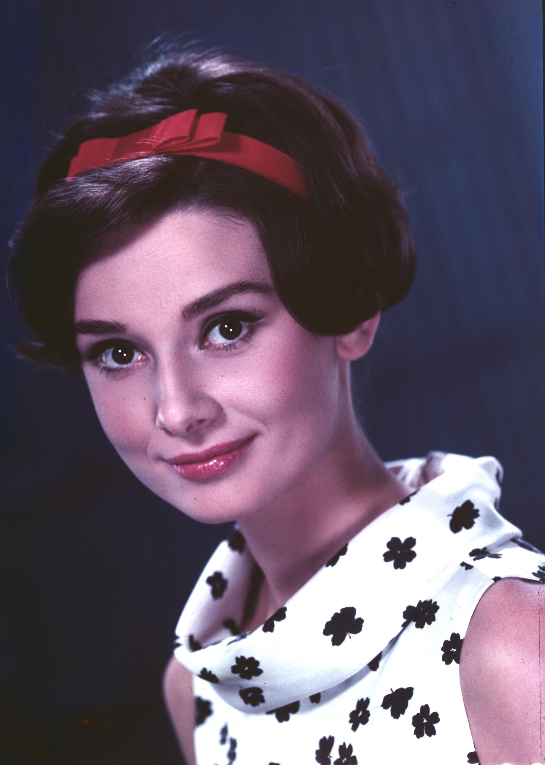 Audrey Hepburn wallpaper №11086.
