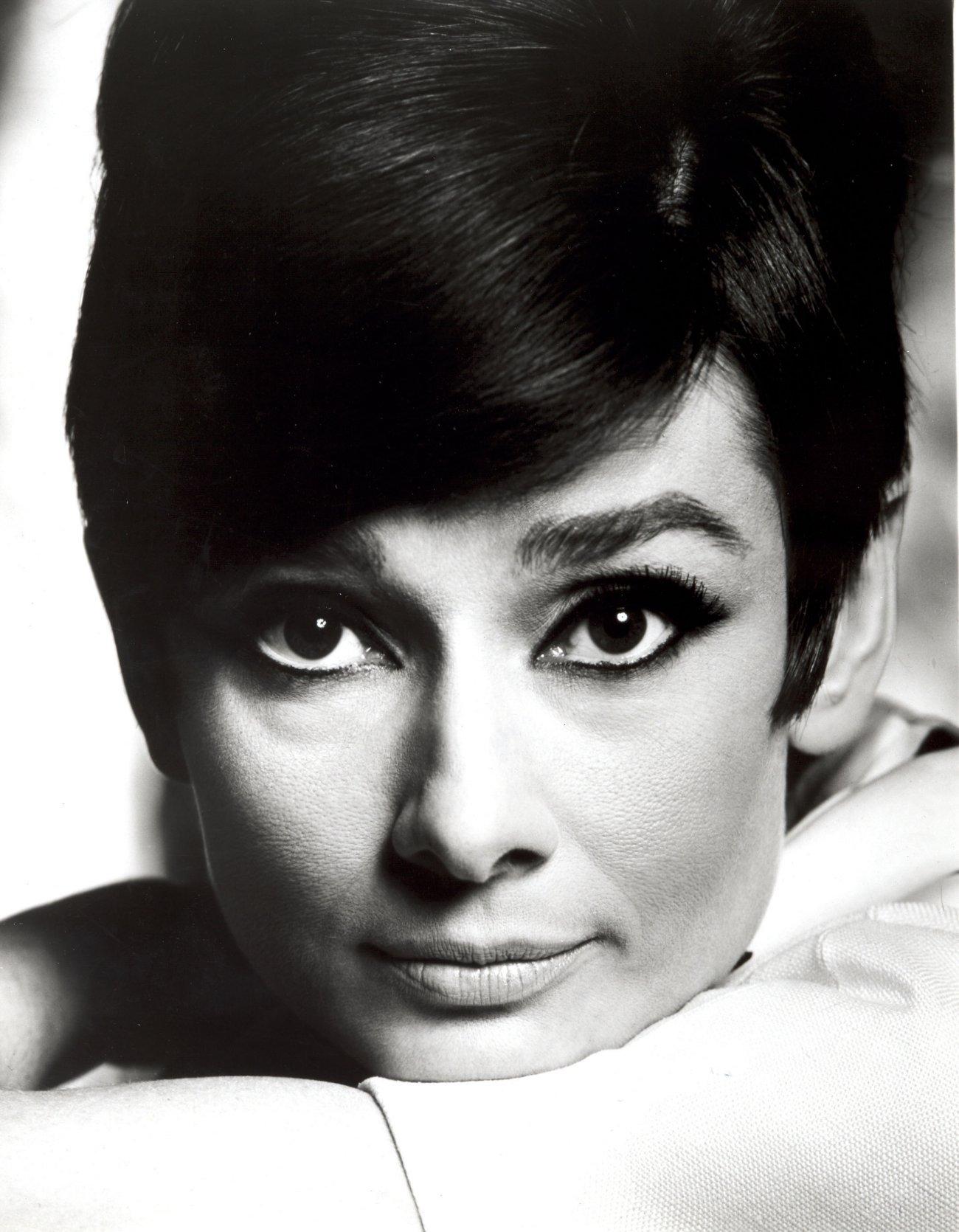 Audrey Hepburn wallpaper №11229.