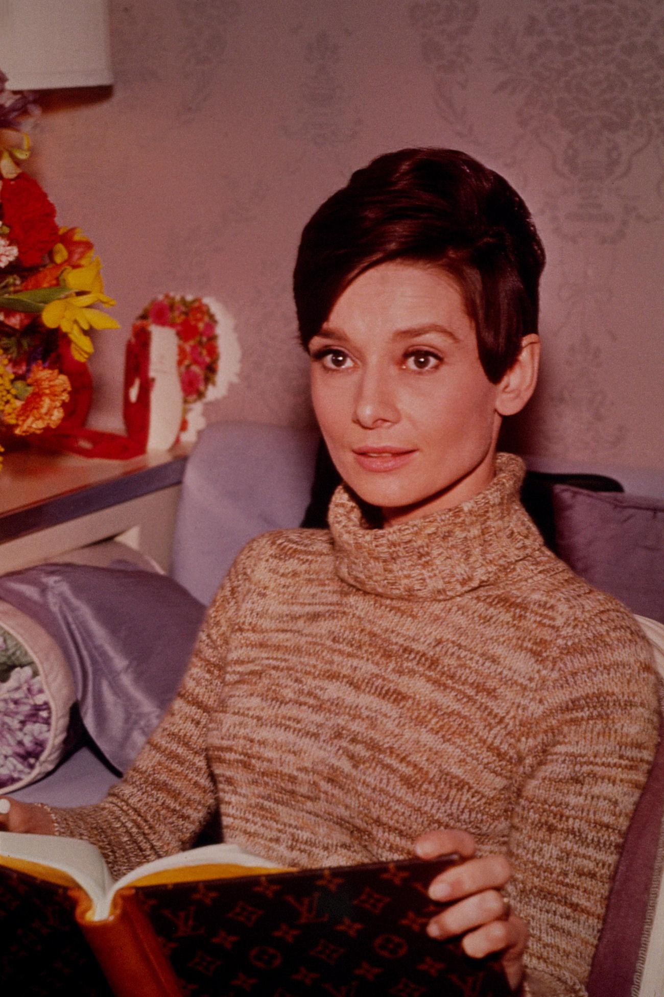 Audrey Hepburn wallpaper №11242.