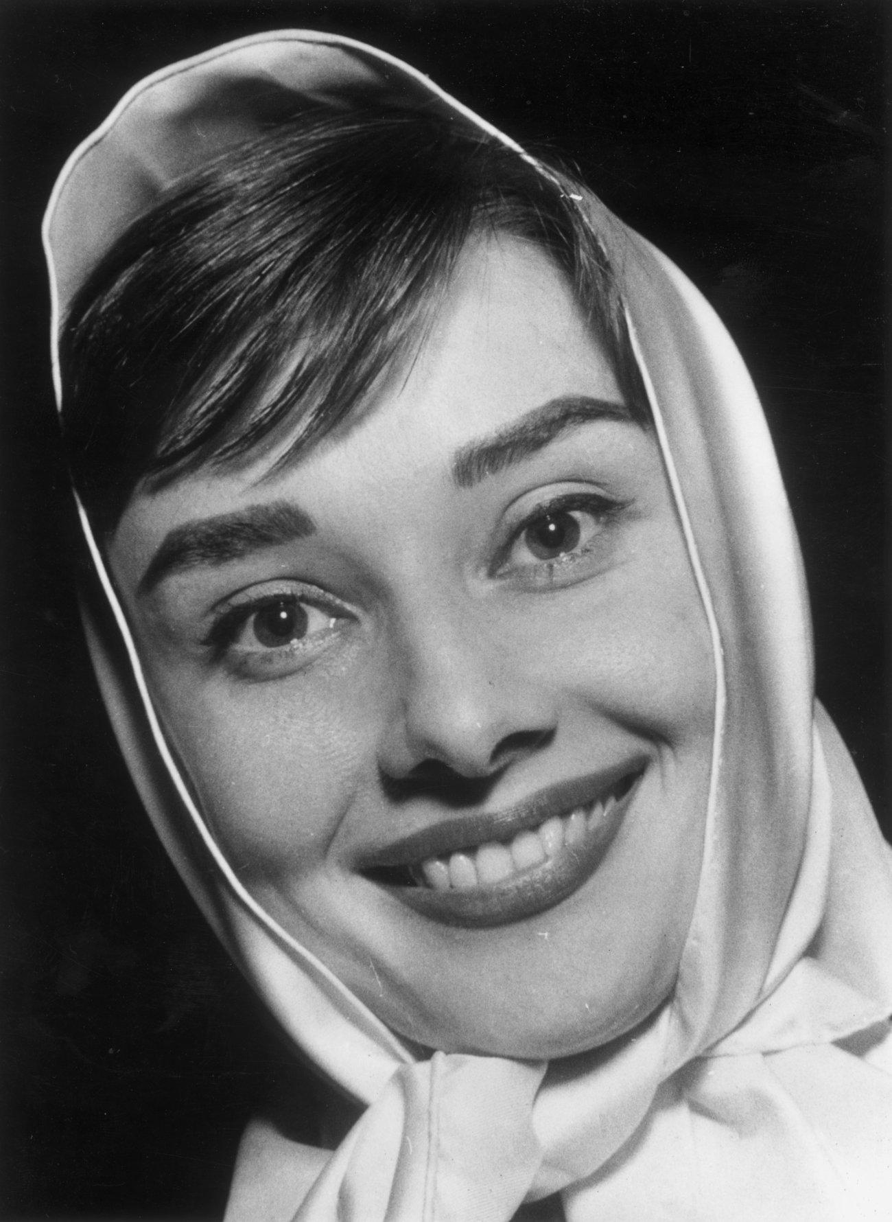 Audrey Hepburn wallpaper №11067.